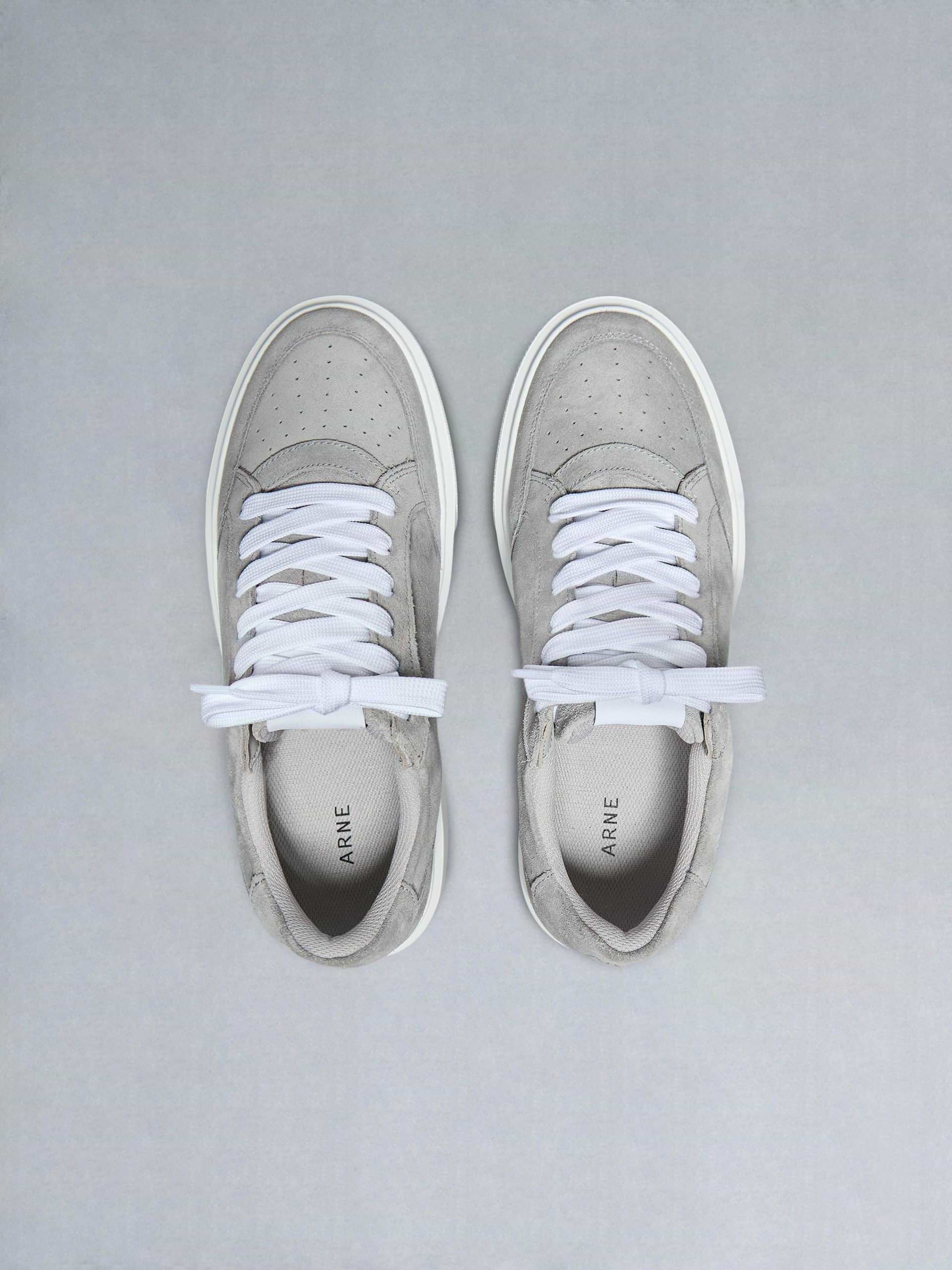 Suede Court 2.0 Trainer in Grey