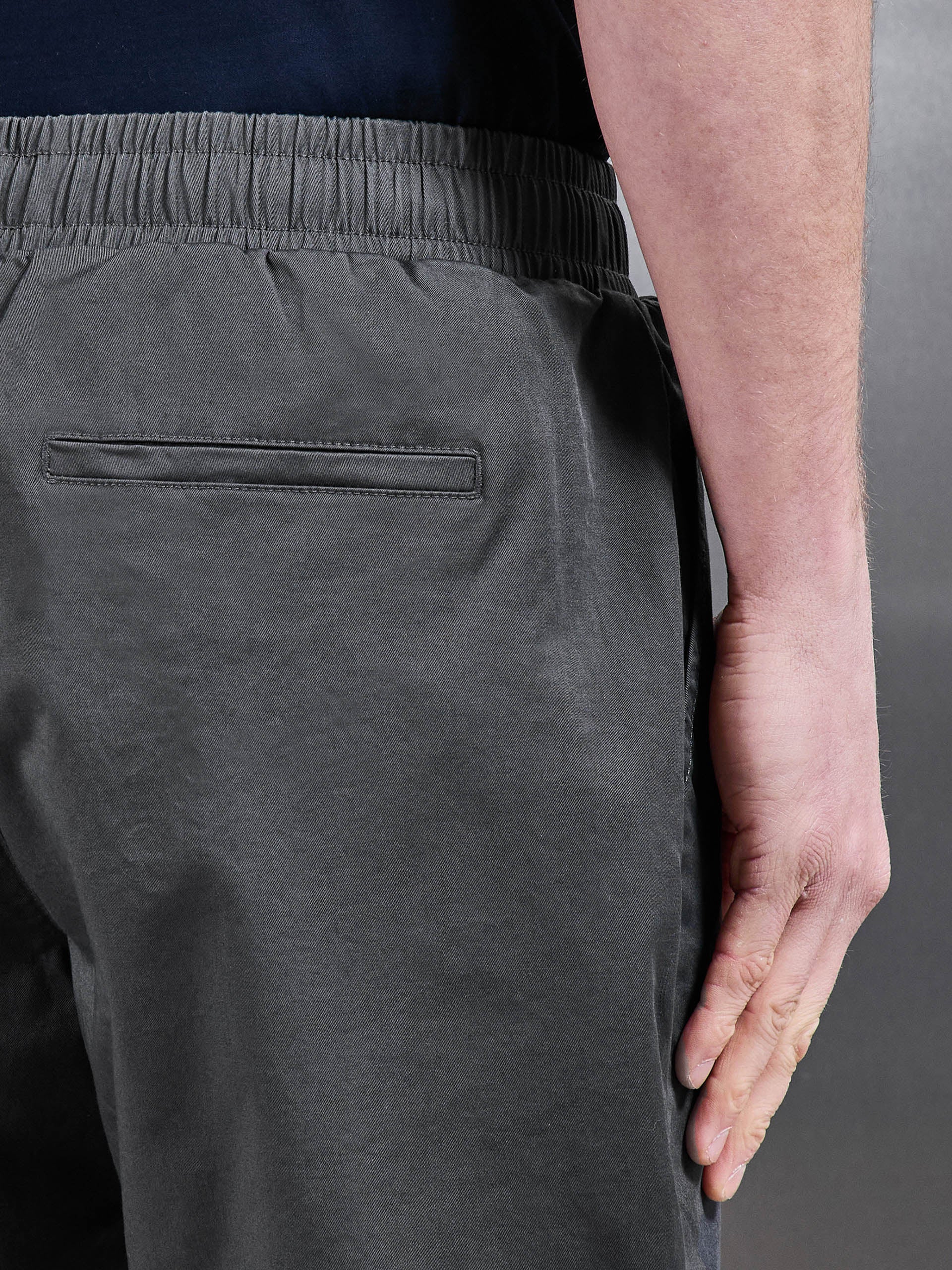 Mens Tailored Chino Drawstring Short in Grey