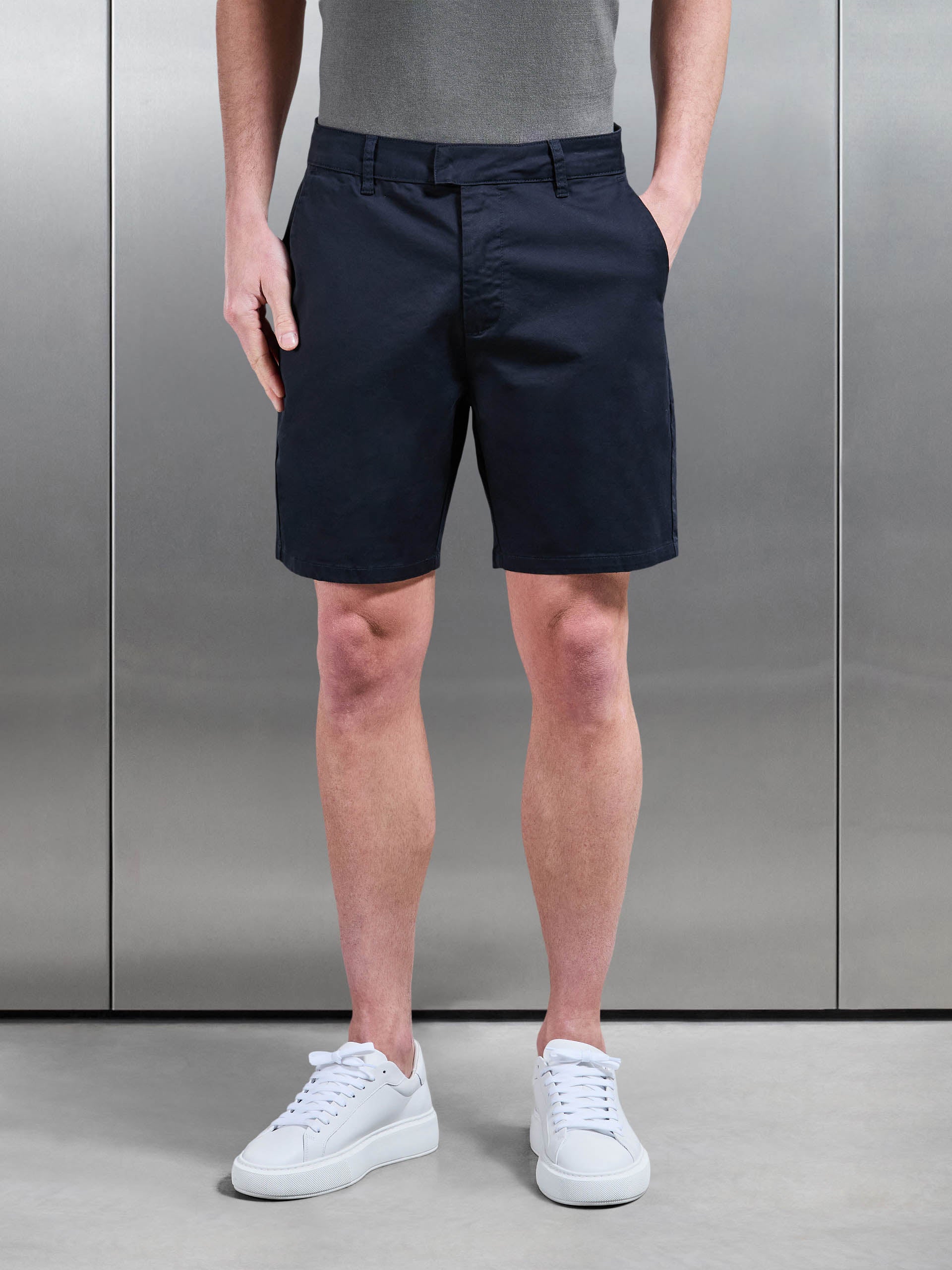 Mens Tailored Chino Short in Navy