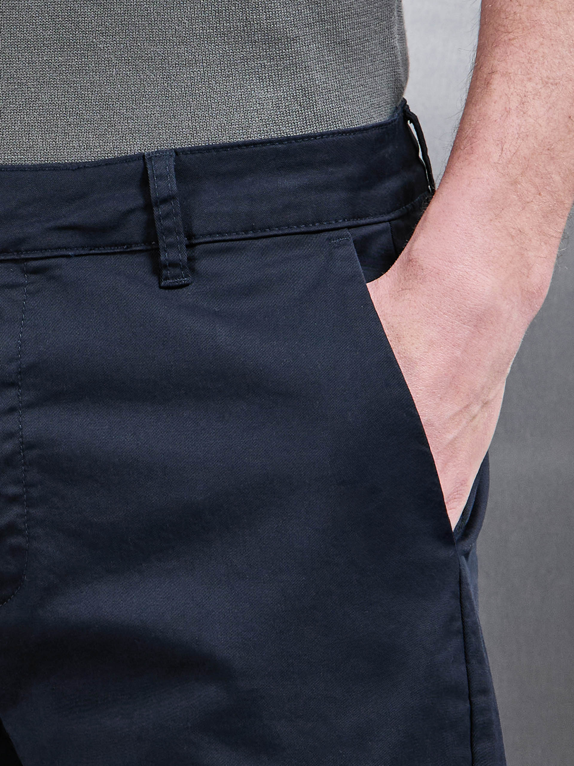 Mens Tailored Chino Short in Navy