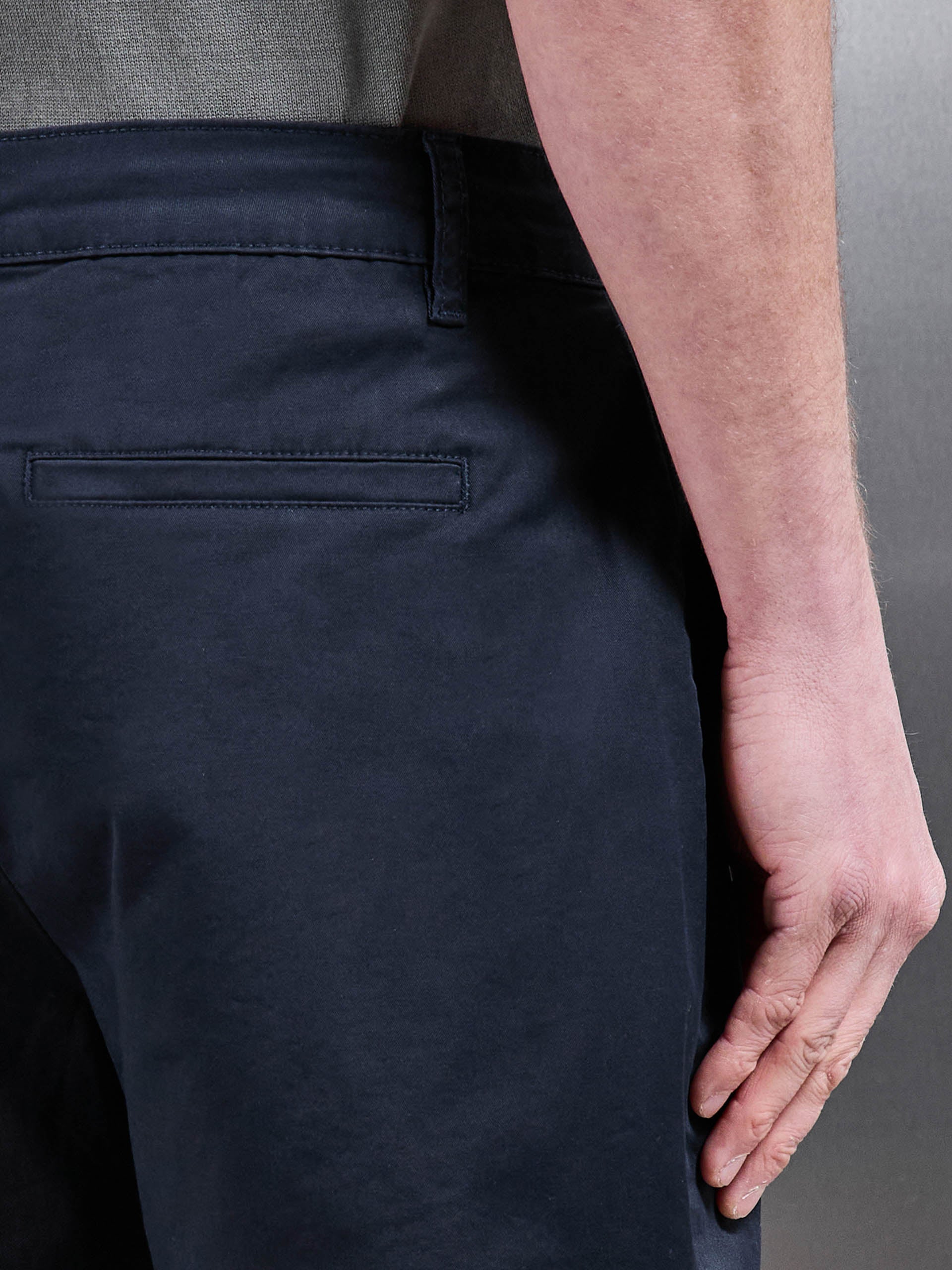 Mens Tailored Chino Short in Navy