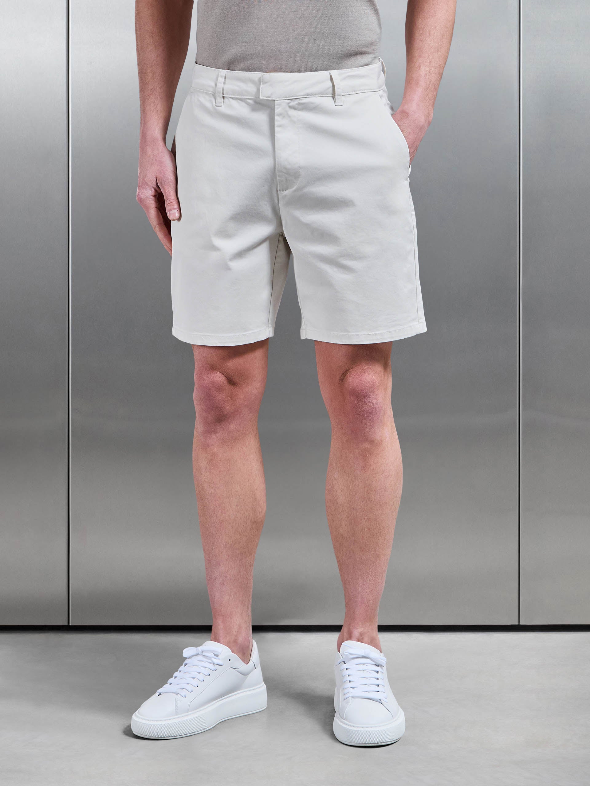 Mens Tailored Chino Short in Off White