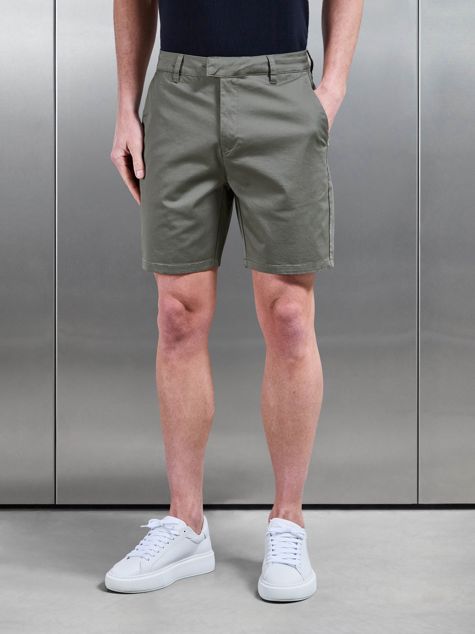 Mens Tailored Chino Short in Olive