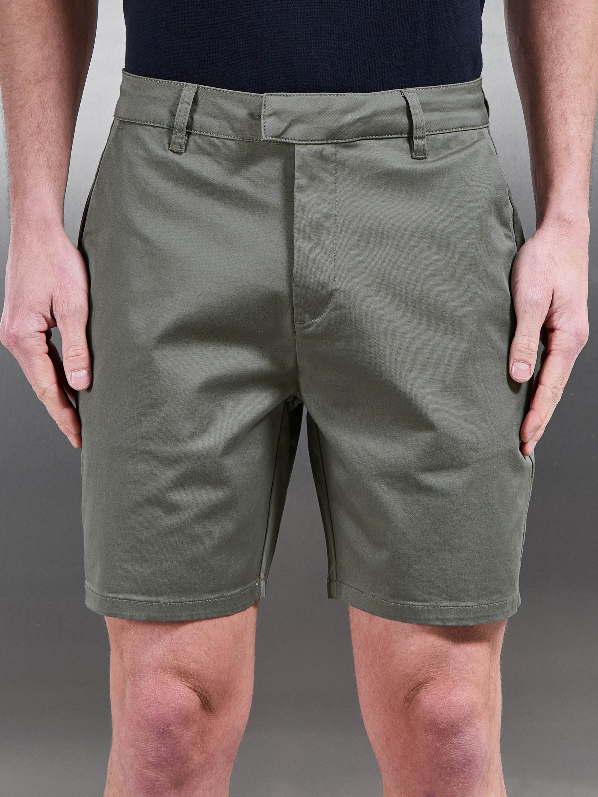 Mens Tailored Chino Short in Olive