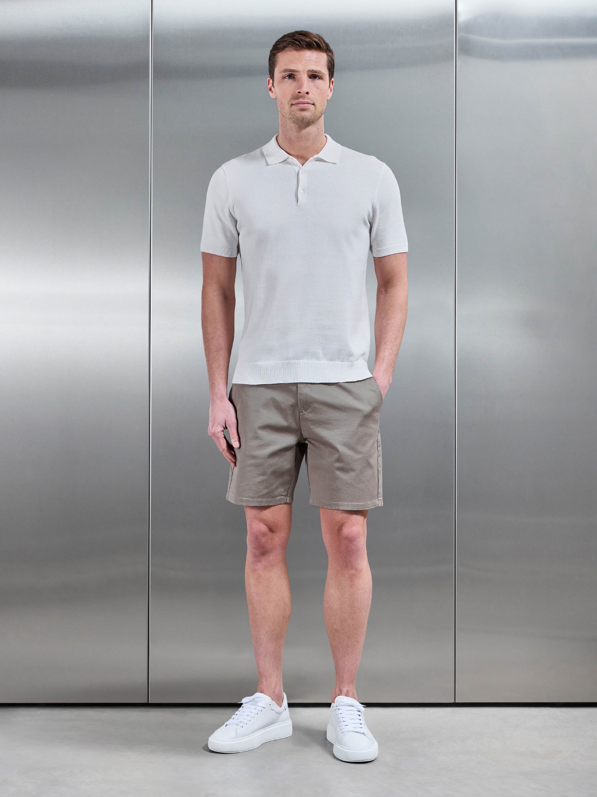 Mens Tailored Chino Short in Taupe