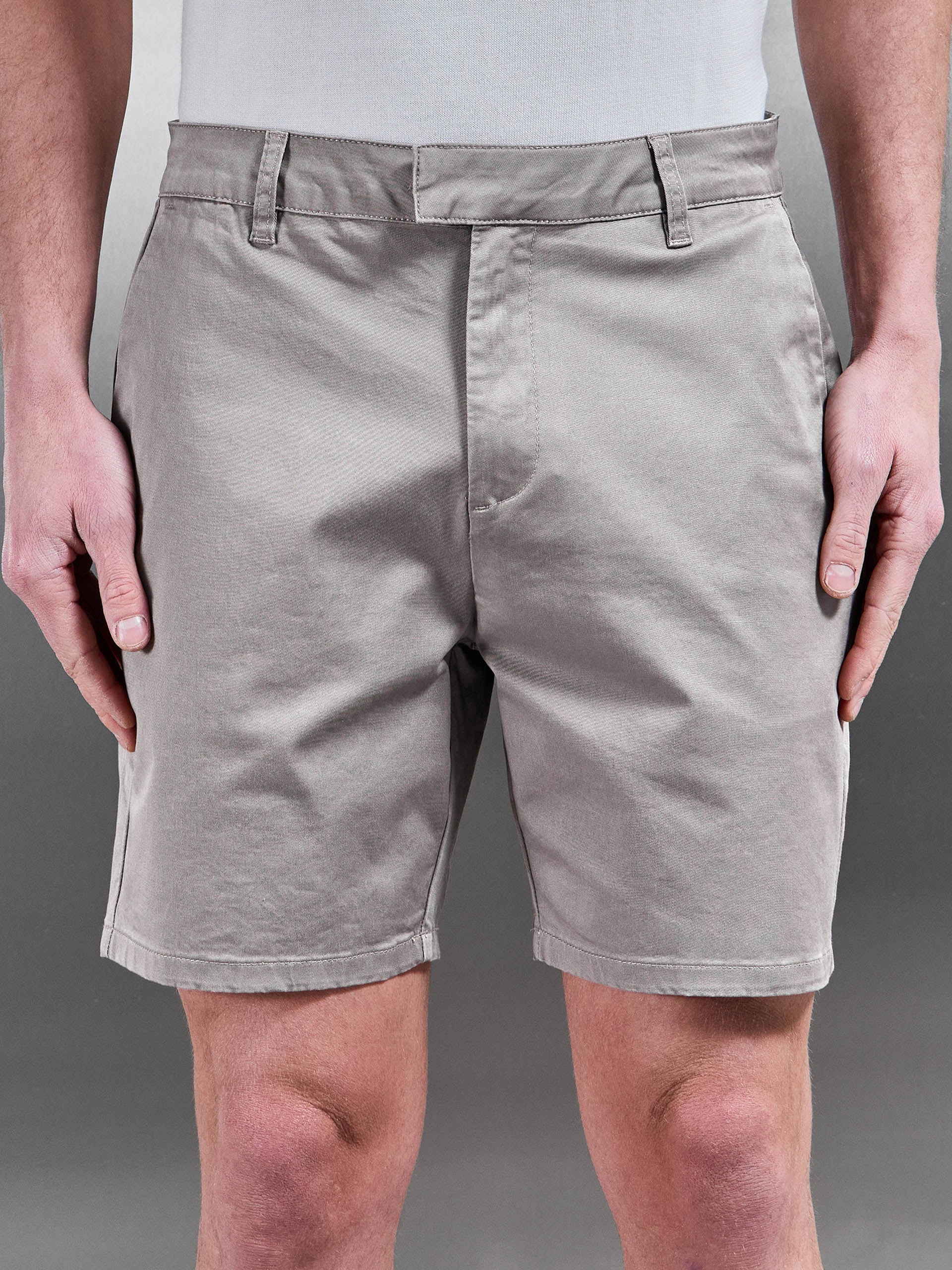 Mens Tailored Chino Short in Taupe