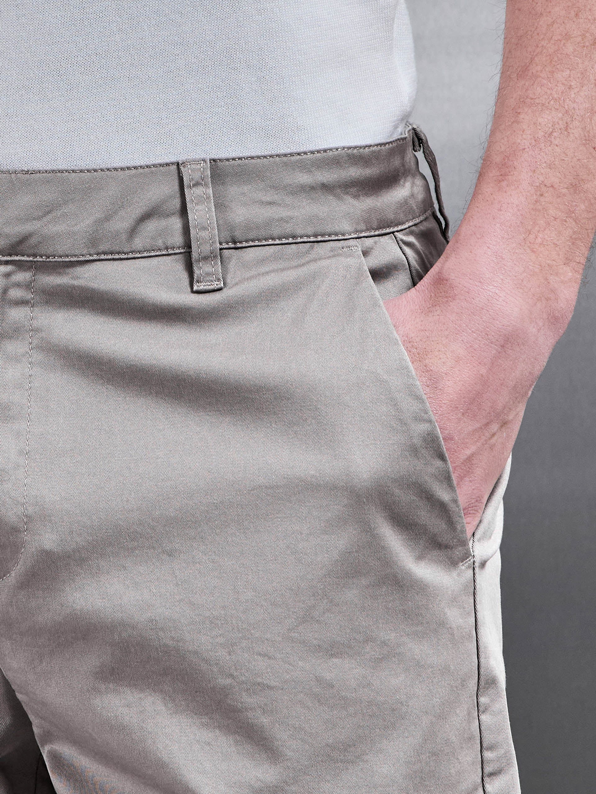 Mens Tailored Chino Short in Taupe