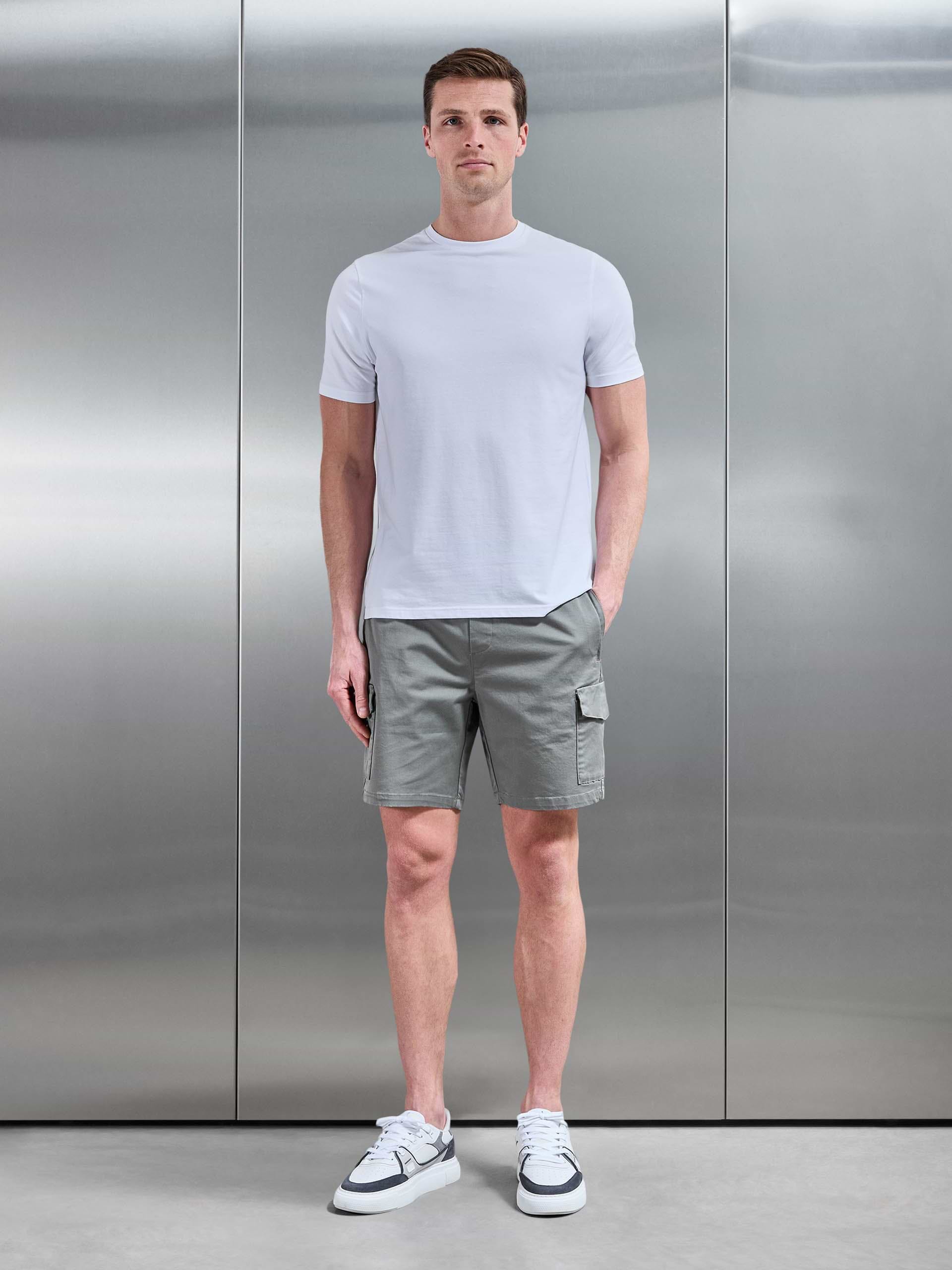 Mens Tailored Drawstring Cargo Short in Olive