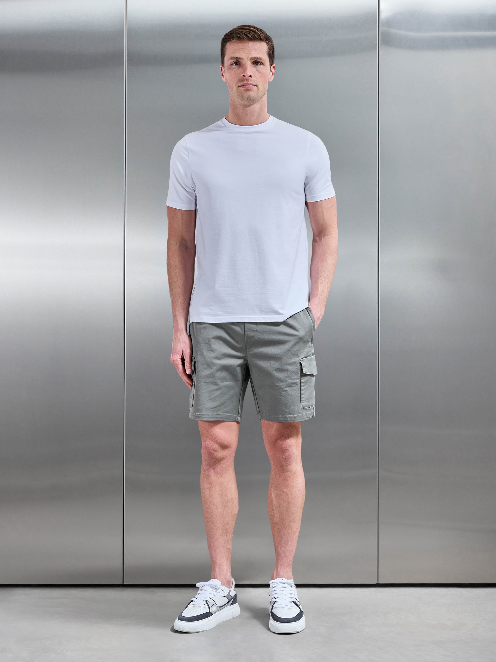Mens Tailored Drawstring Cargo Short in Olive