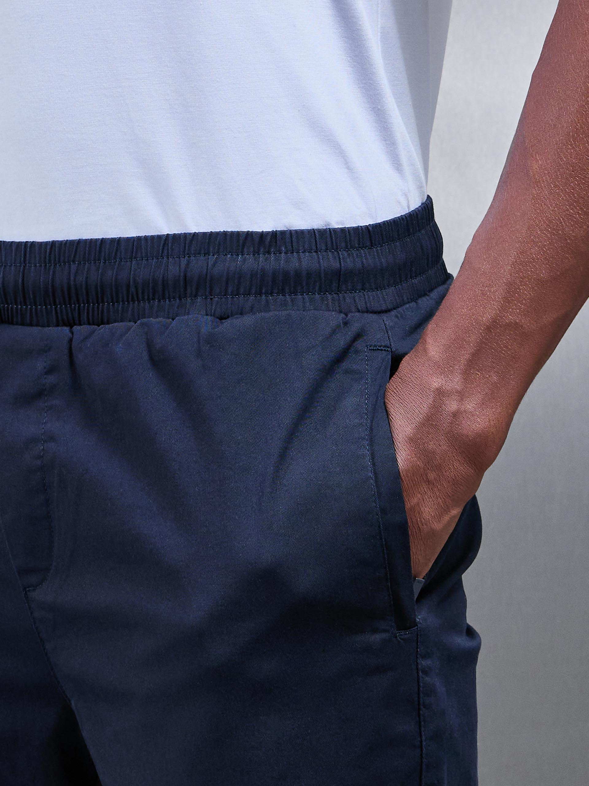 Mens Tailored Drawstring Chino Trouser in Navy