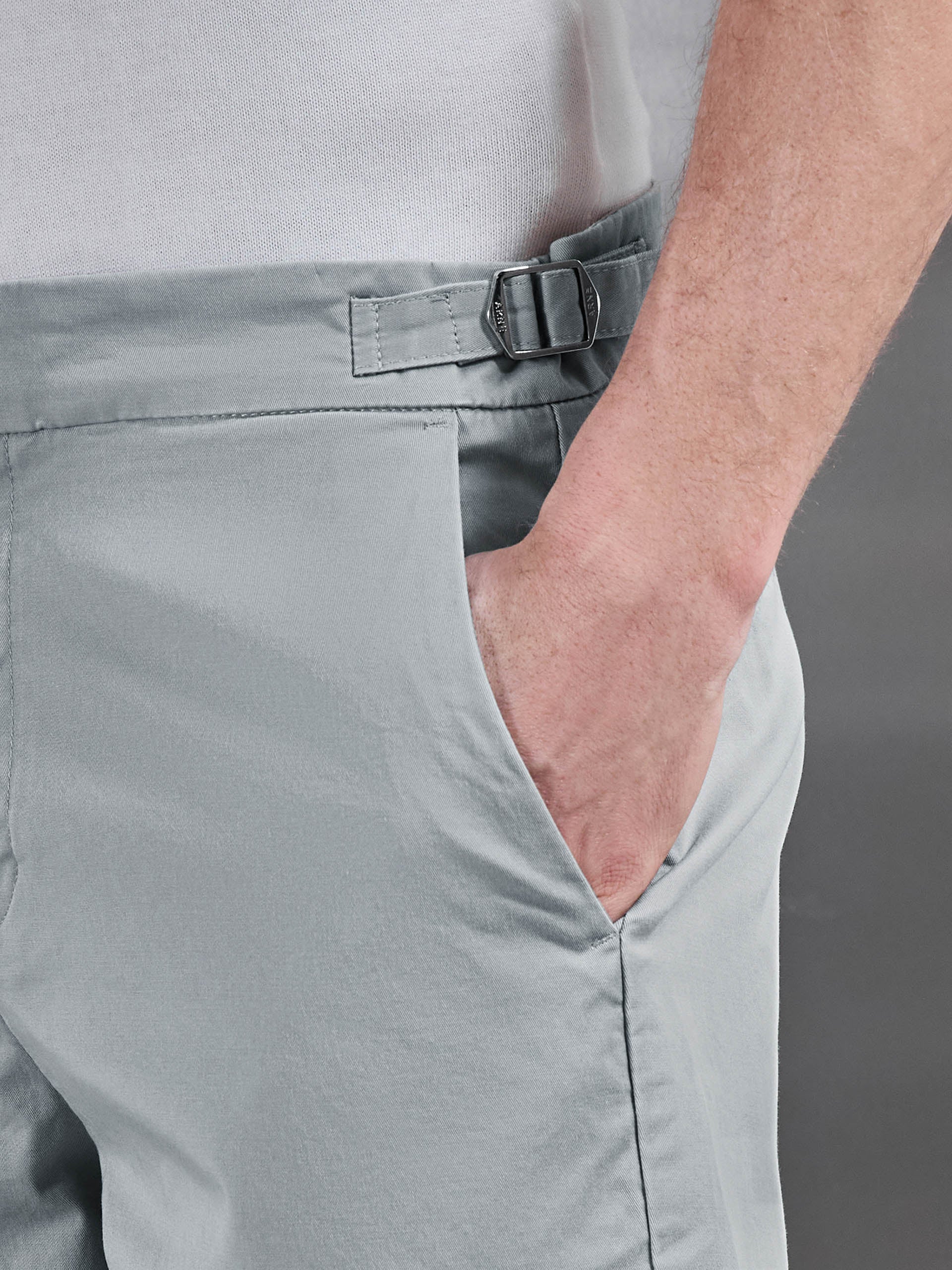 Mens Tailored Side Adjuster Chino Short in Stone