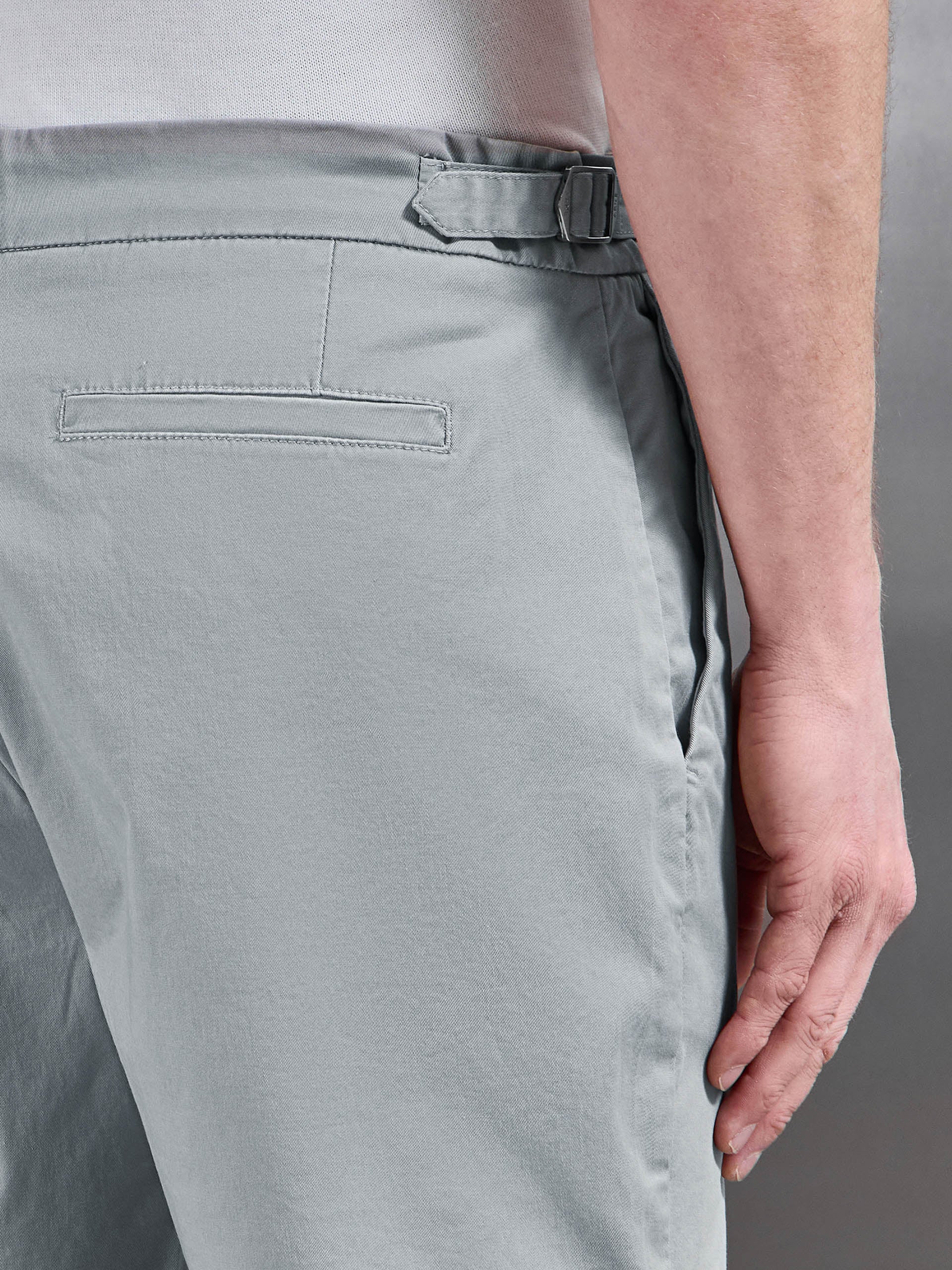 Mens Tailored Side Adjuster Chino Short in Stone