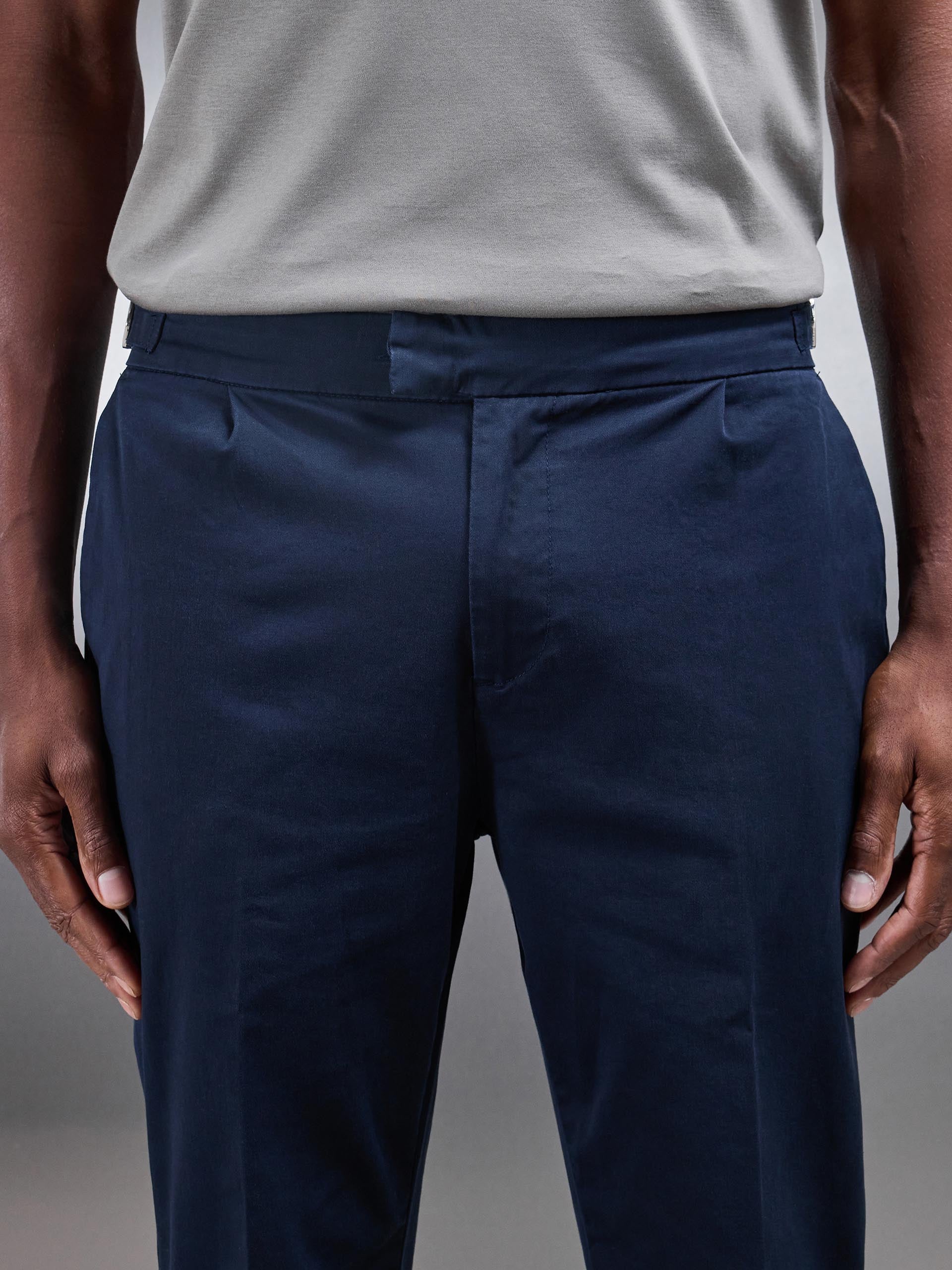 Mens Tailored Side Adjuster Chino Trouser in Navy