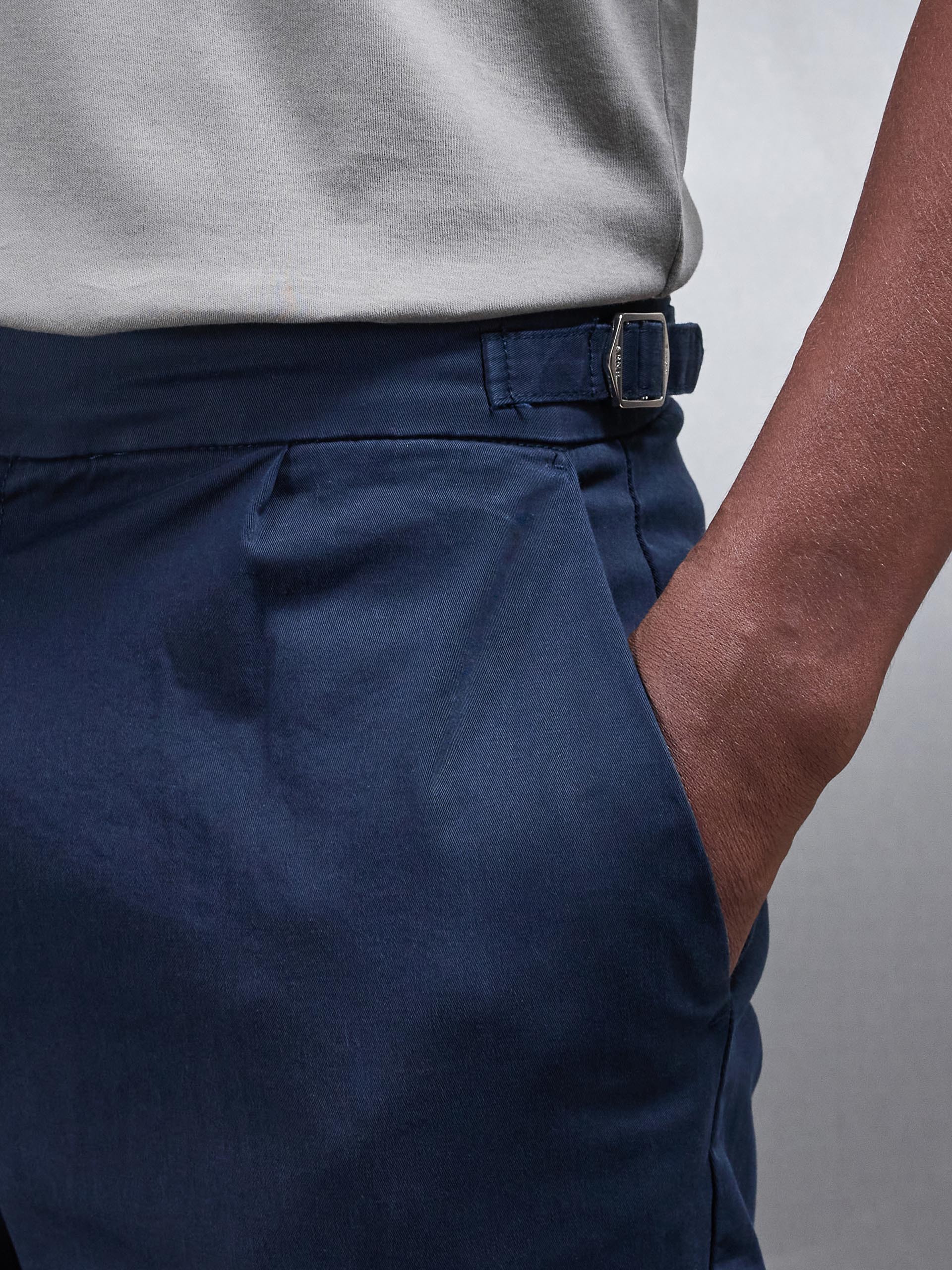 Mens Tailored Side Adjuster Chino Trouser in Navy