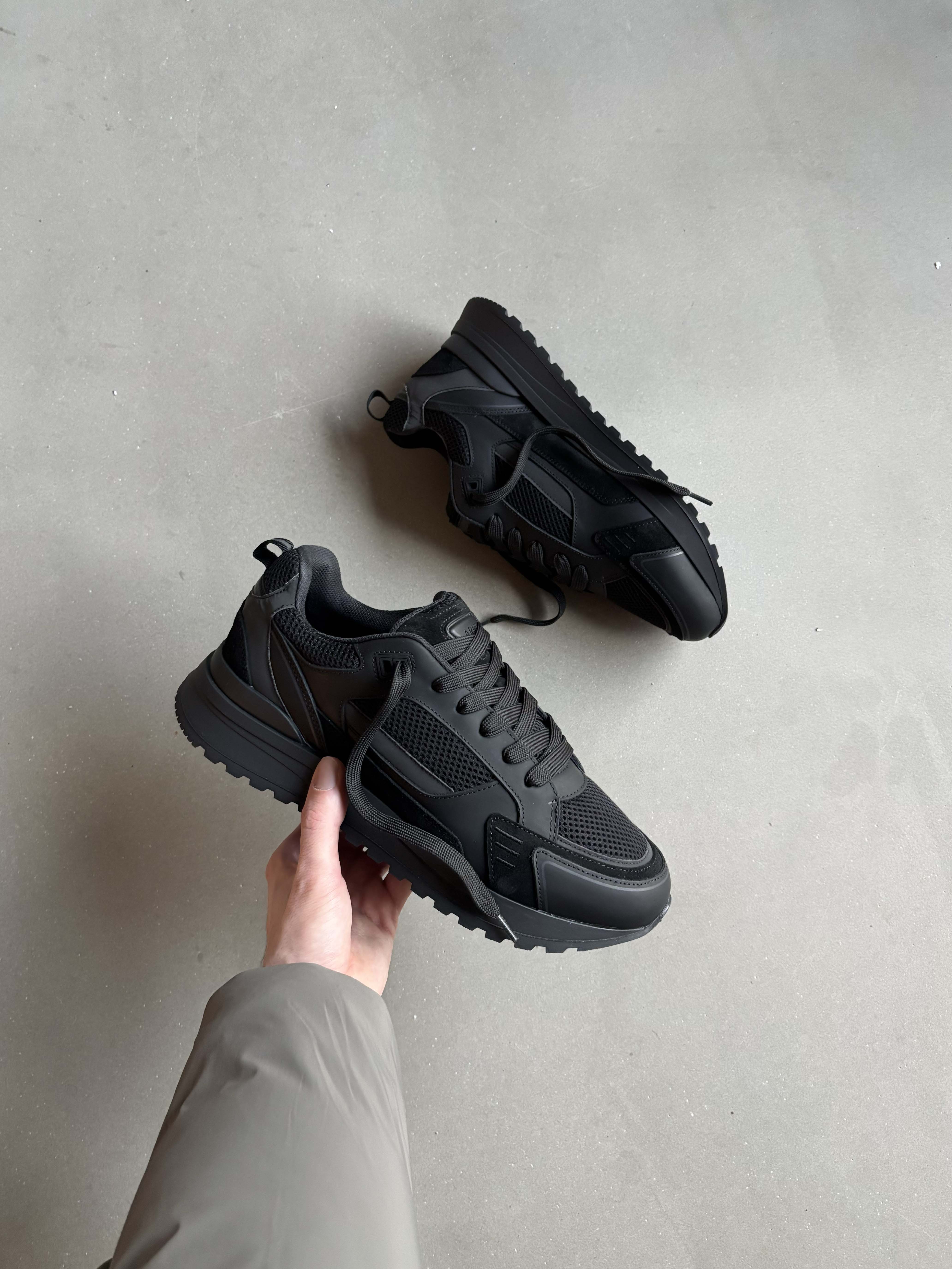 Mens Technical Racer in Triple Black