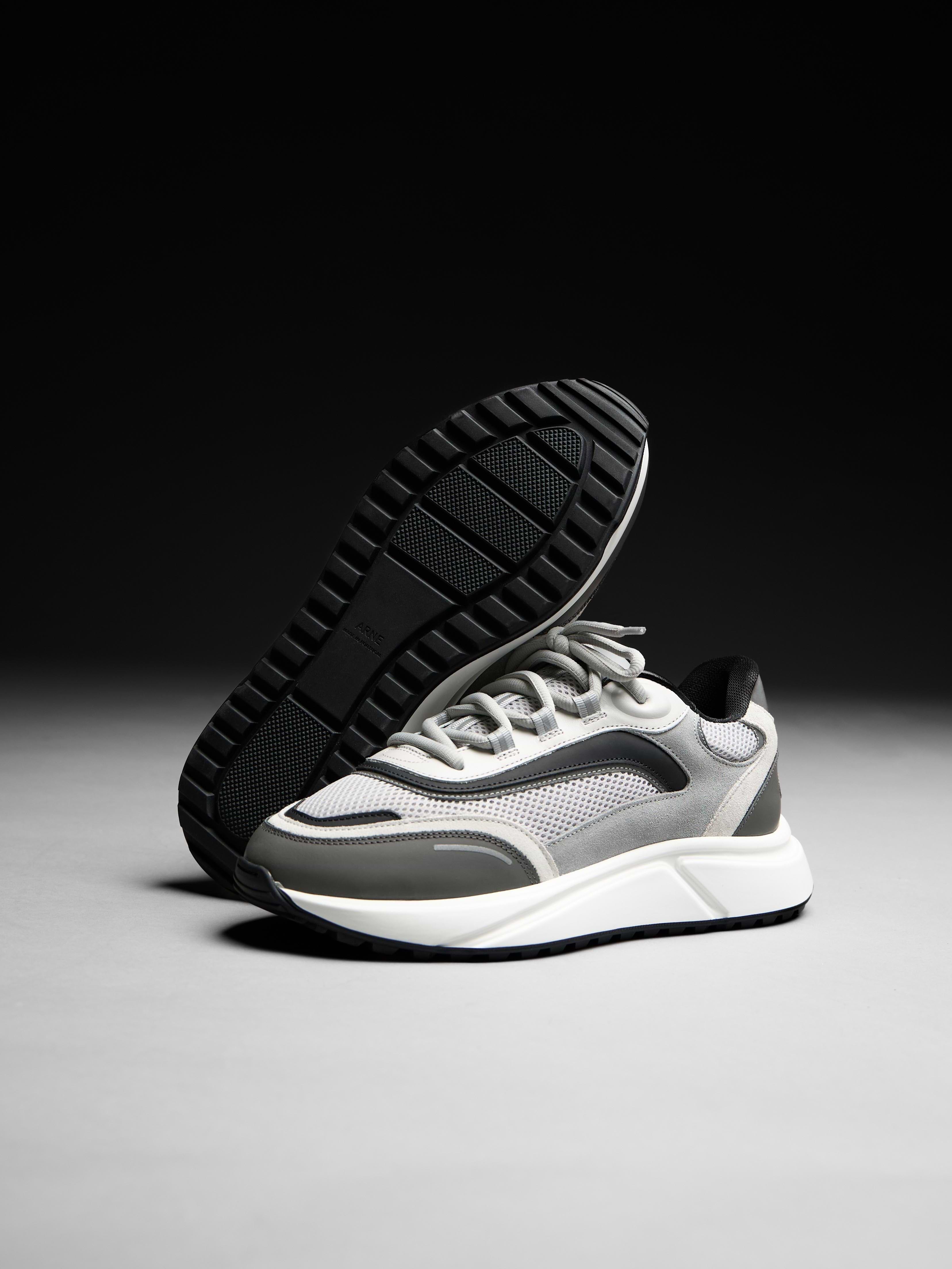 Mens Technical Runner 2.0 in Grey Black