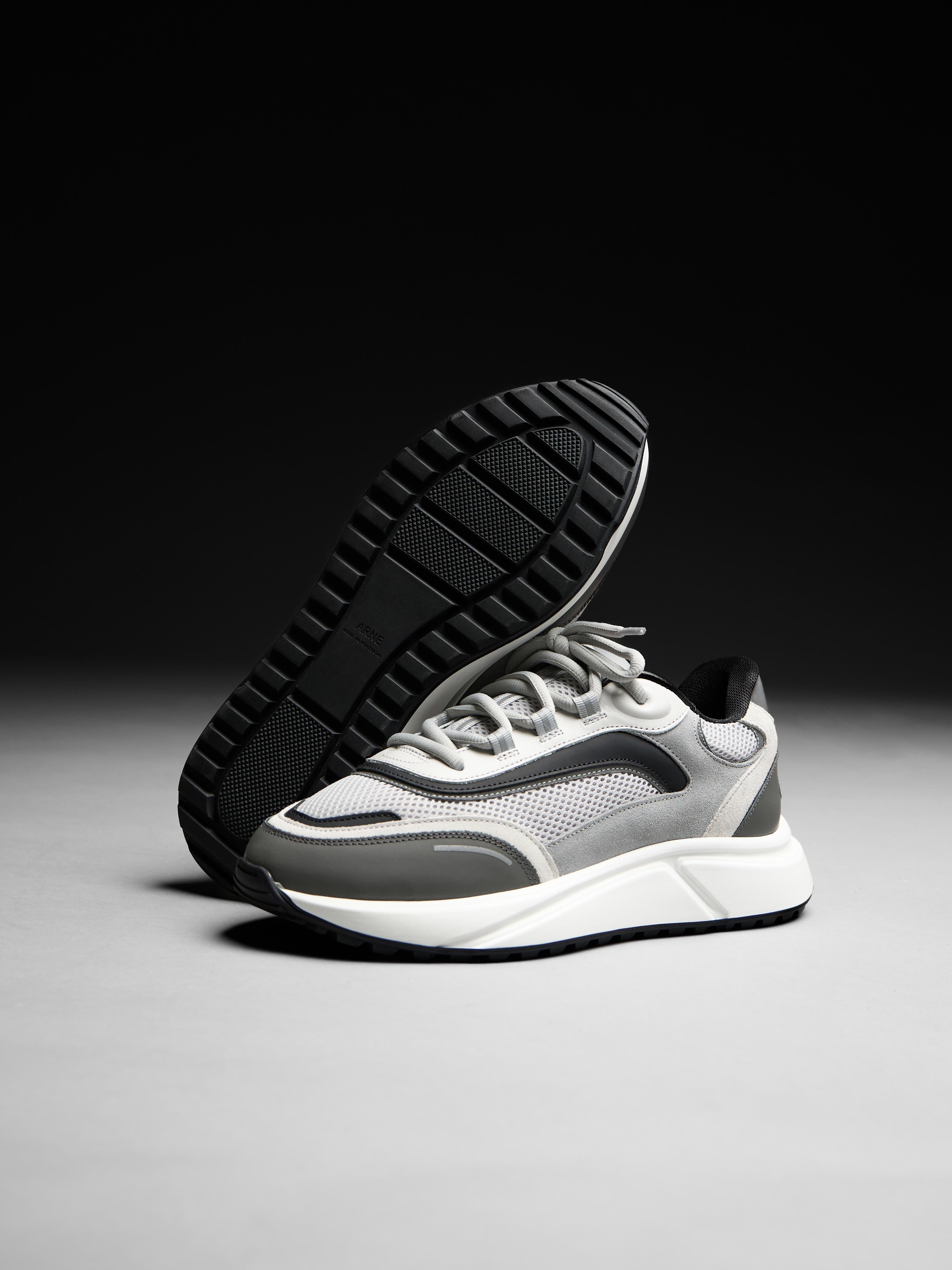 Mens Technical Runner 2.0 in Grey Black
