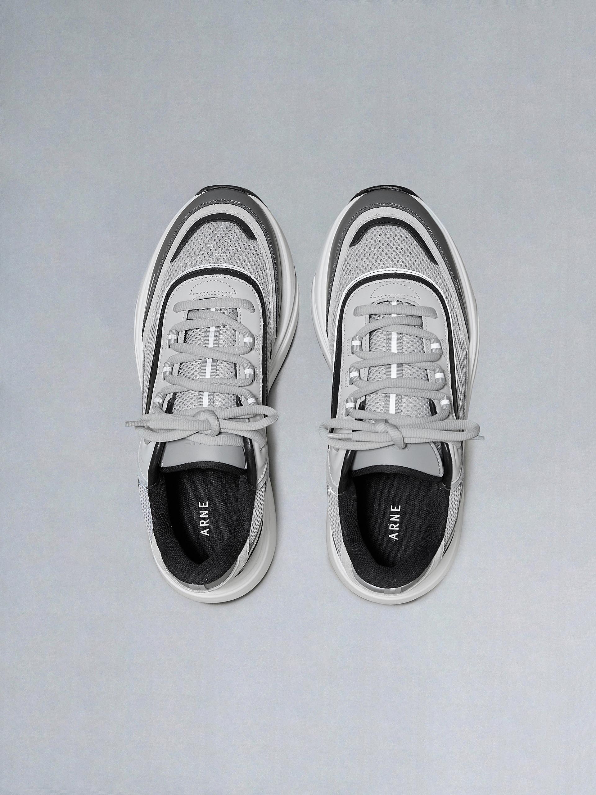 Mens Technical Runner 2.0 in Grey Black
