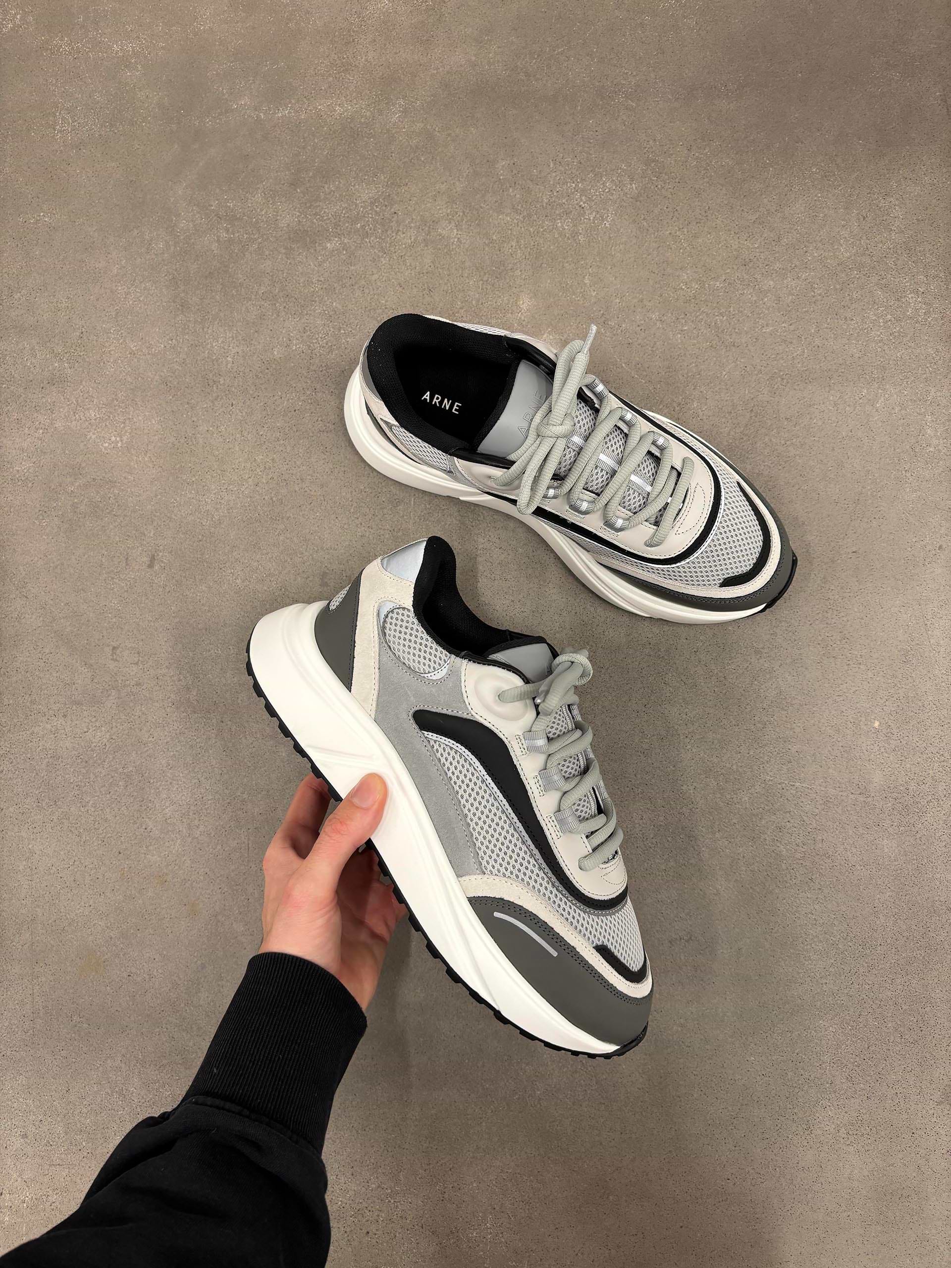 Technical Runner 2.0 in Grey Black