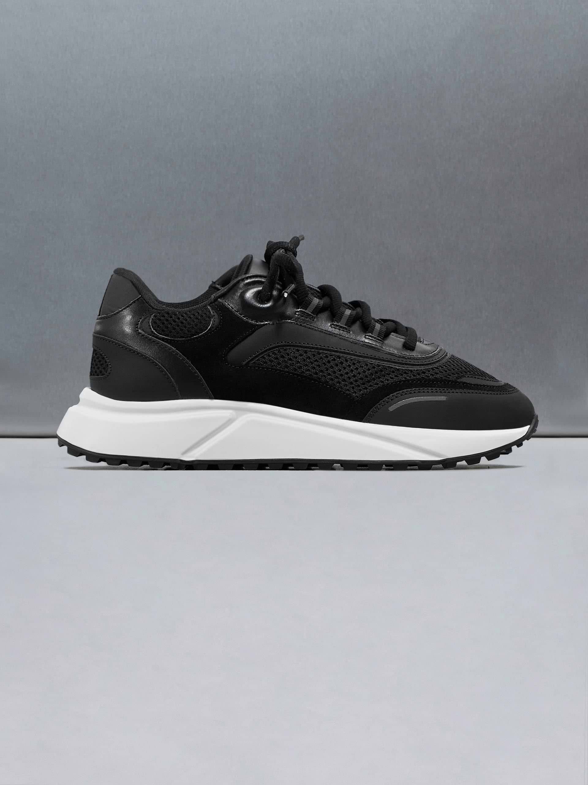 Technical Runner 2.0 in Midnight Black