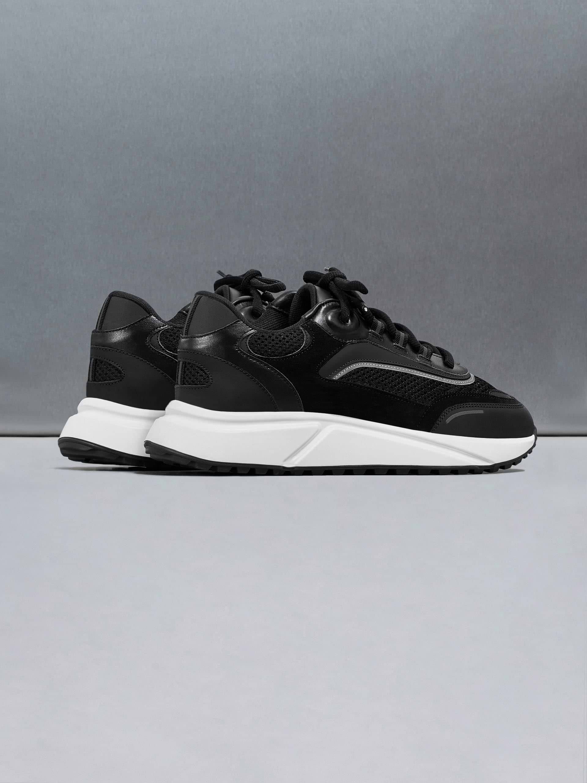 Technical Runner 2.0 in Midnight Black