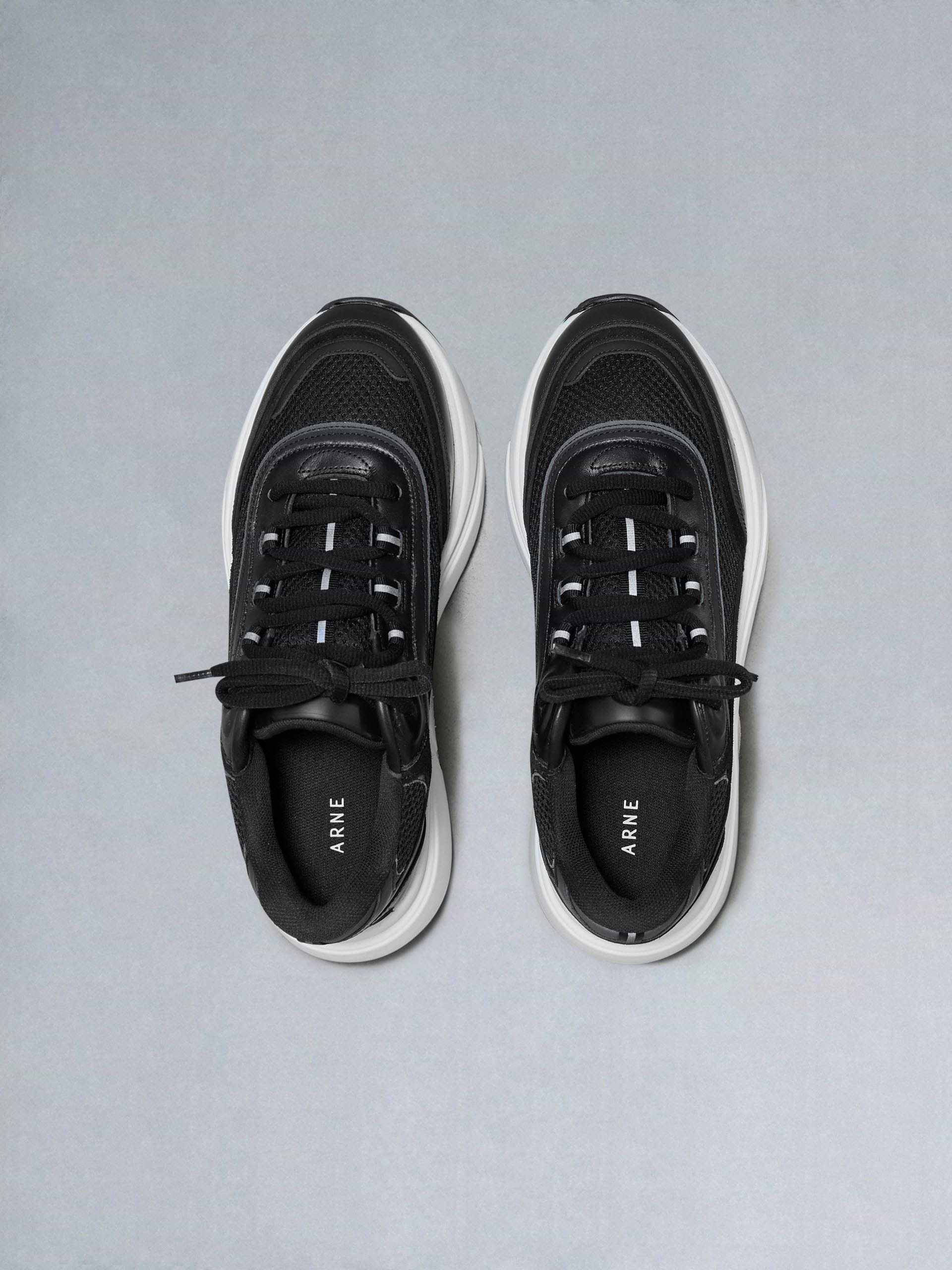 Technical Runner 2.0 in Midnight Black