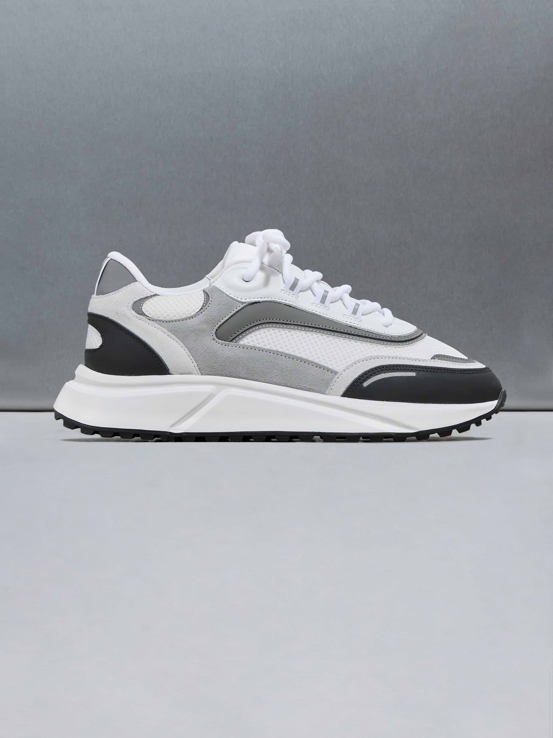 Technical Runner 2.0 in White Black