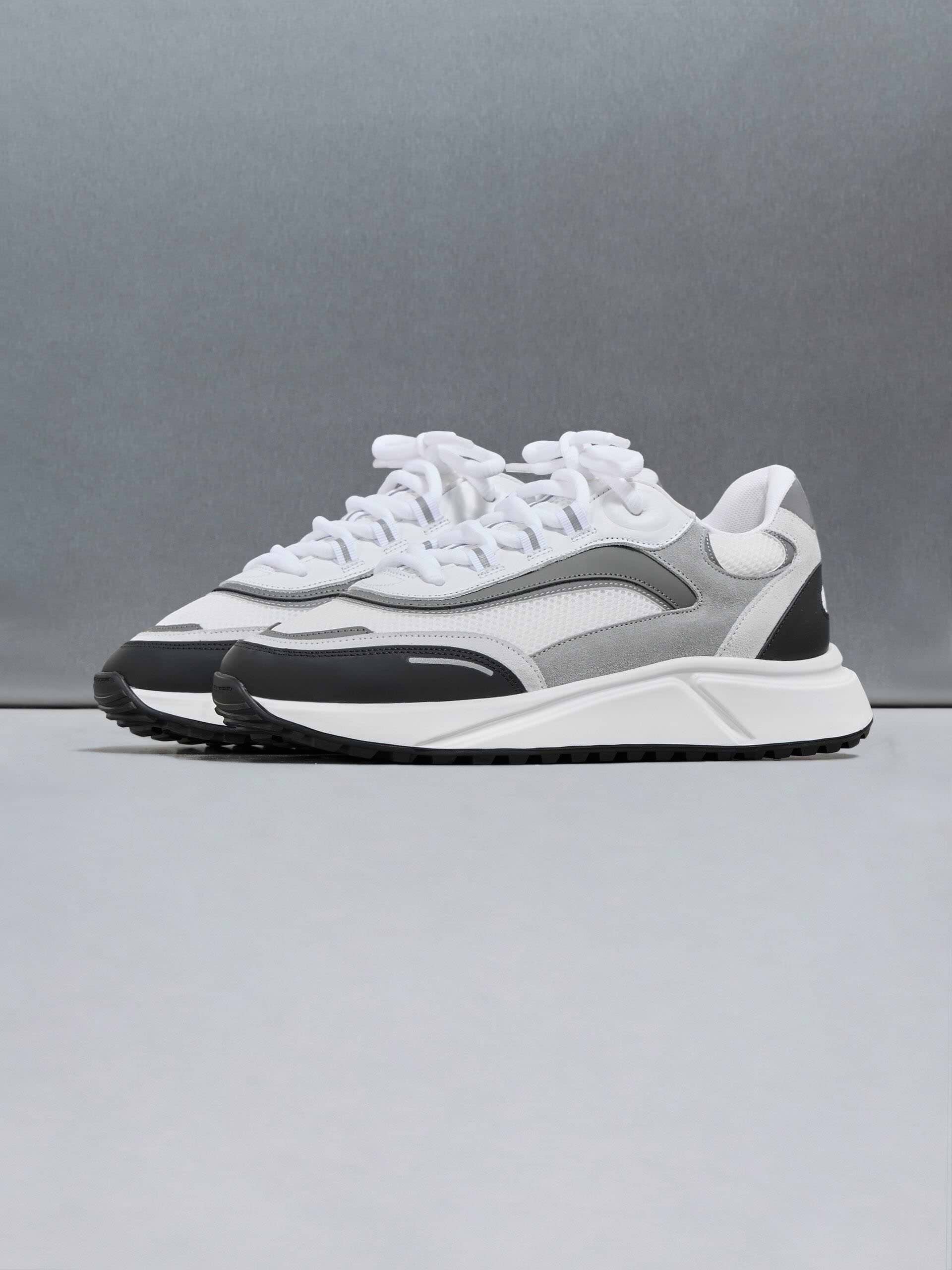 Technical Runner 2.0 in White Black