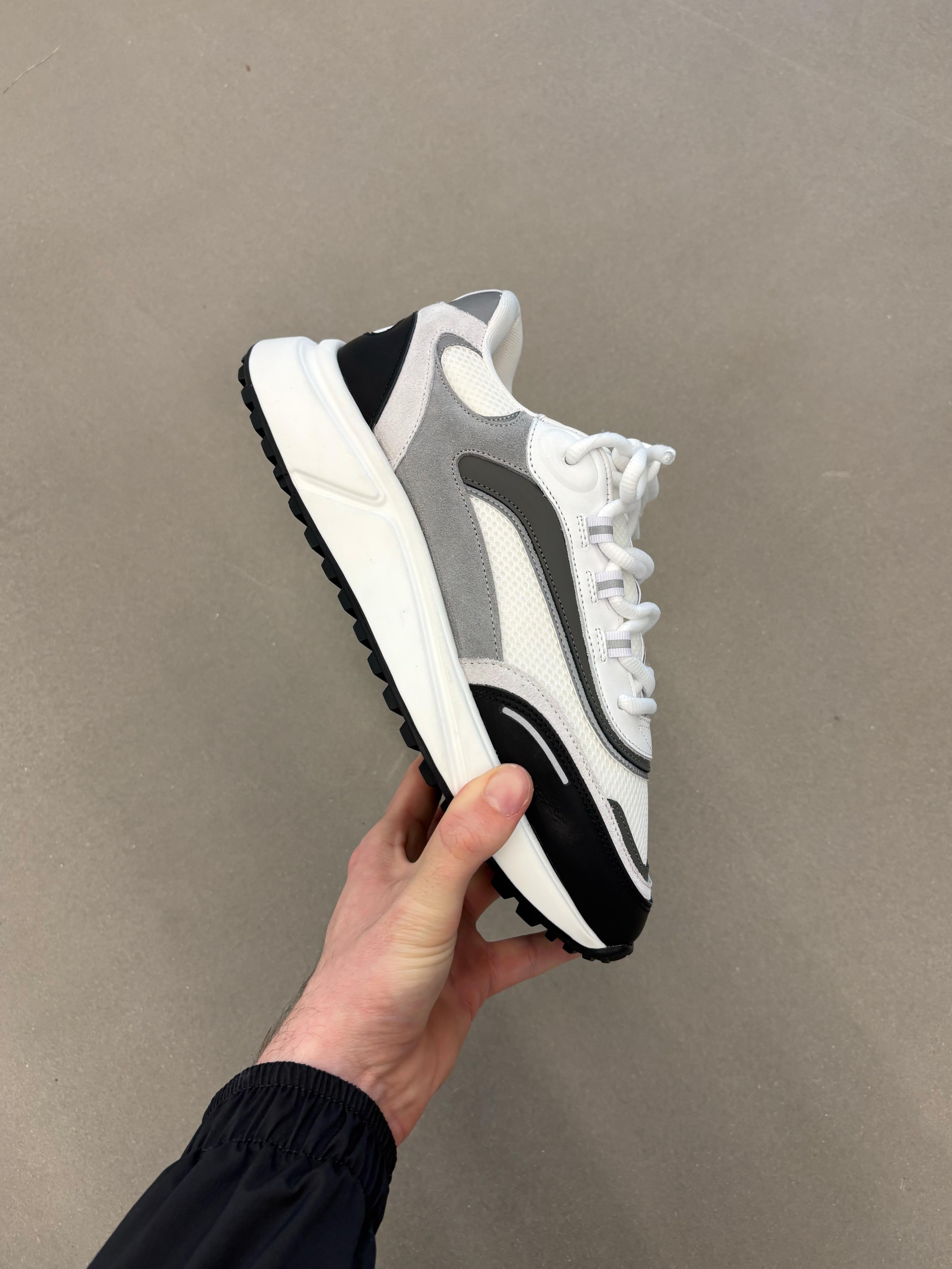 Mens Technical Runner 2.0 in White Black