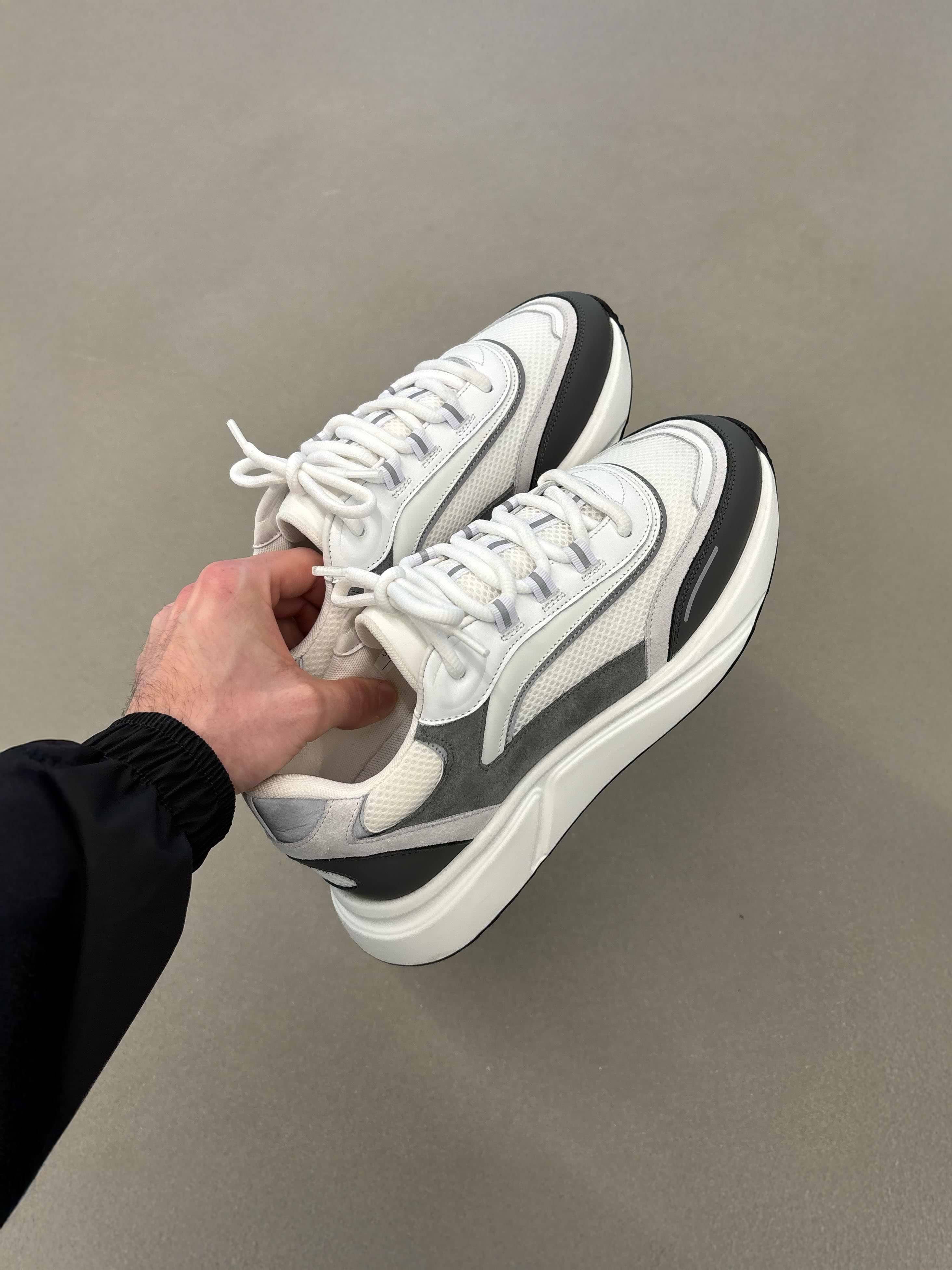 Technical Runner 2.0 in White Grey