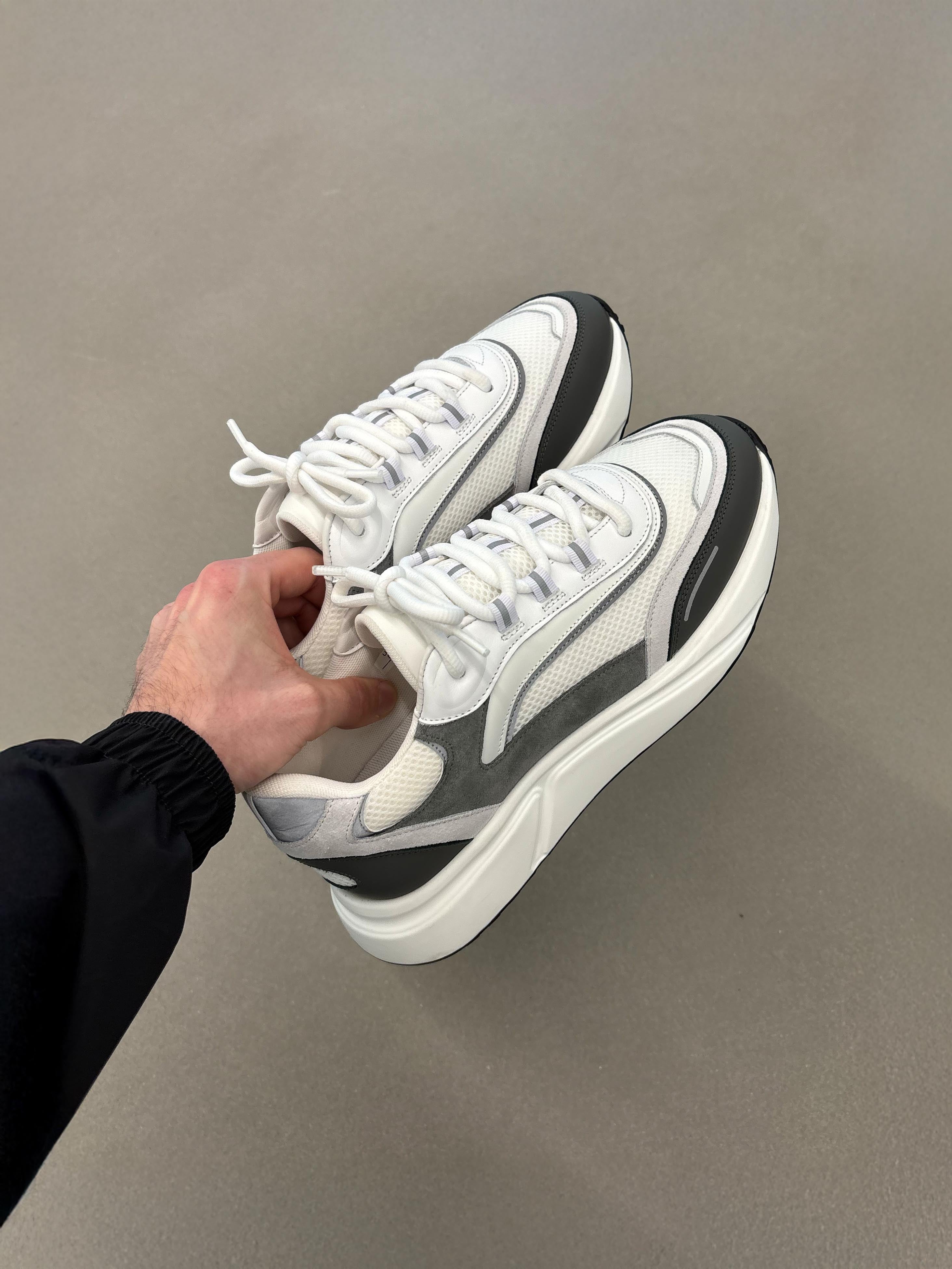 Mens Technical Runner 2.0 in White Grey