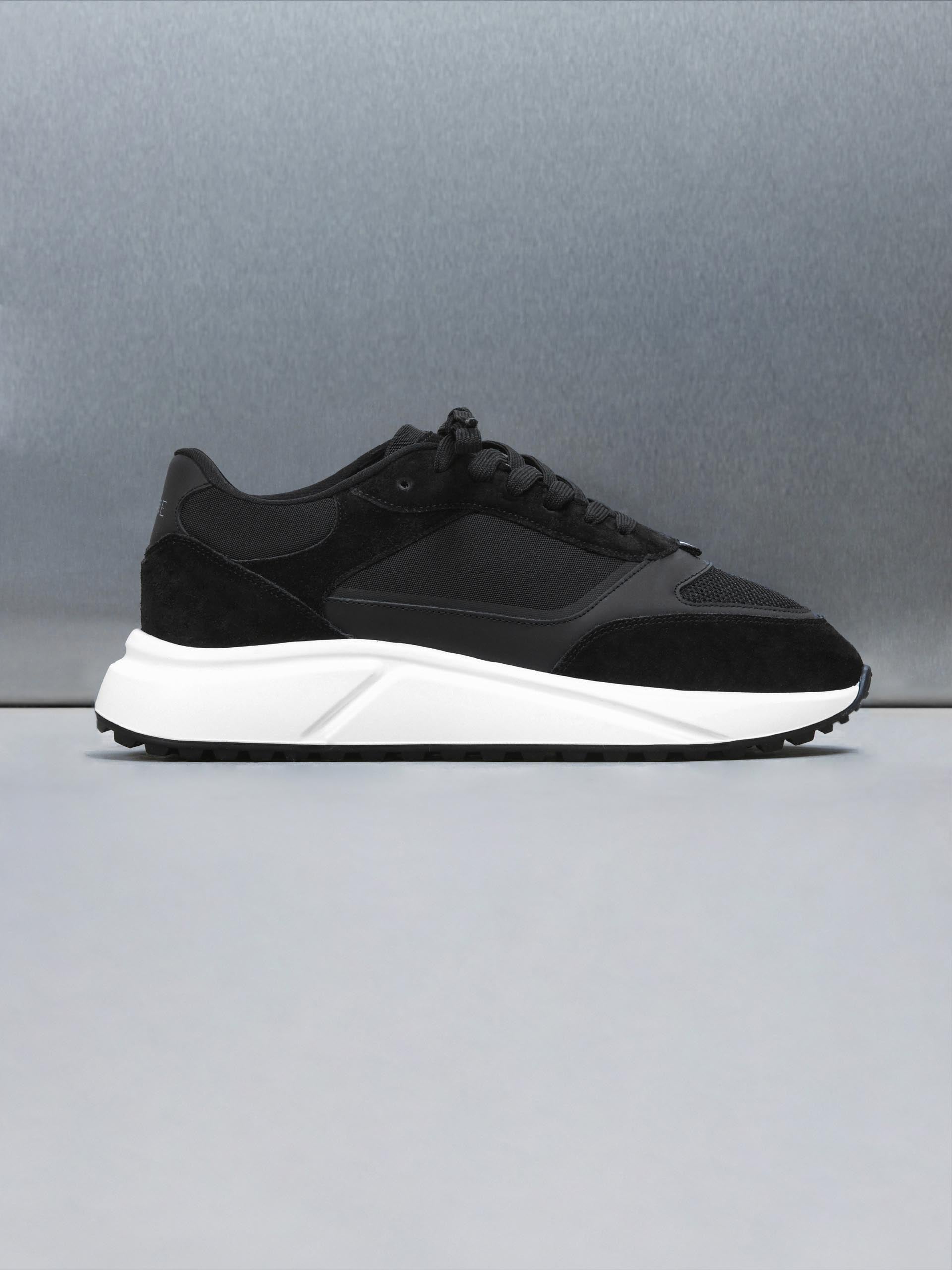Mens Technical Runner in Black