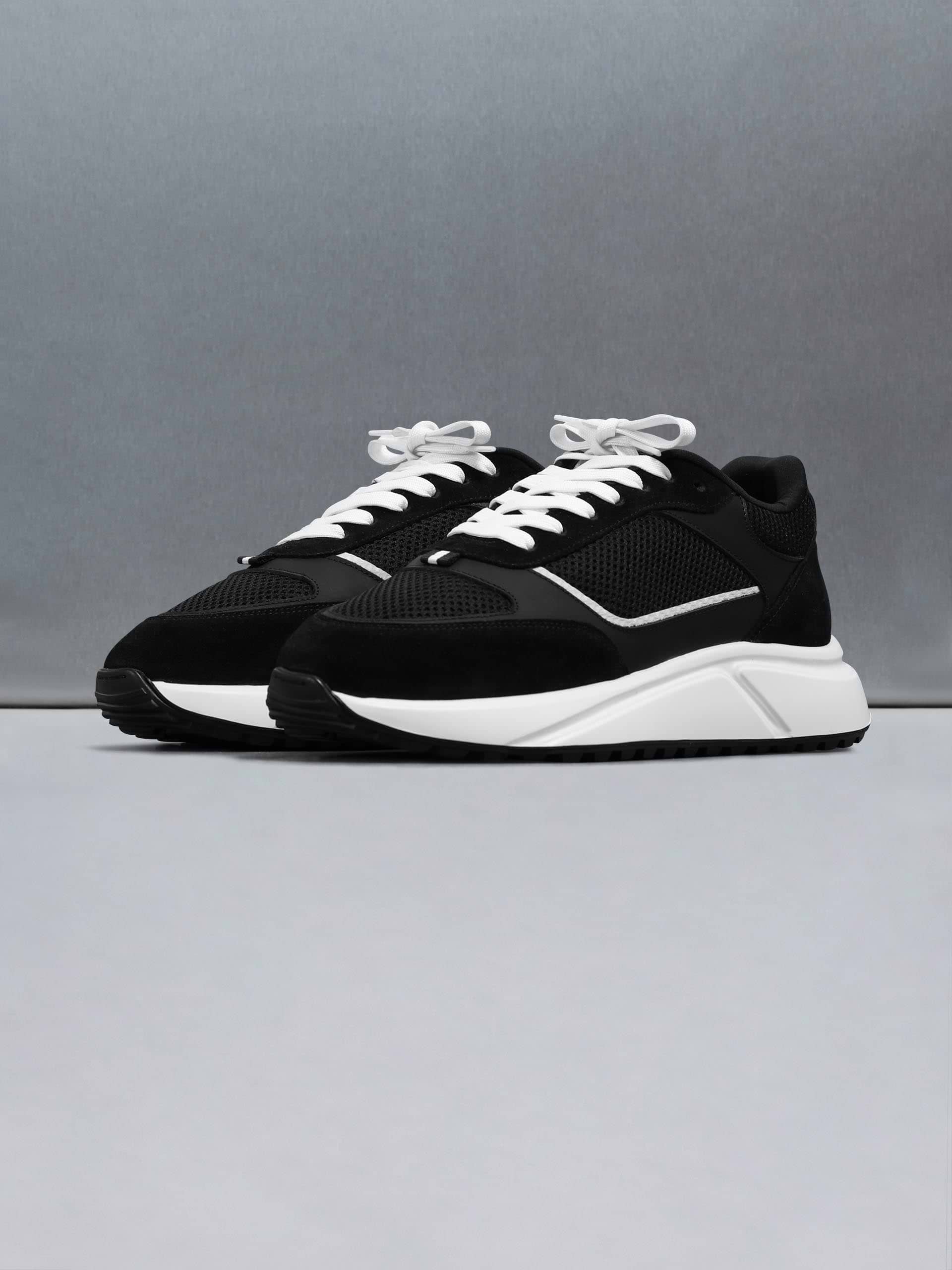 Mens Technical Runner in Black 2.0