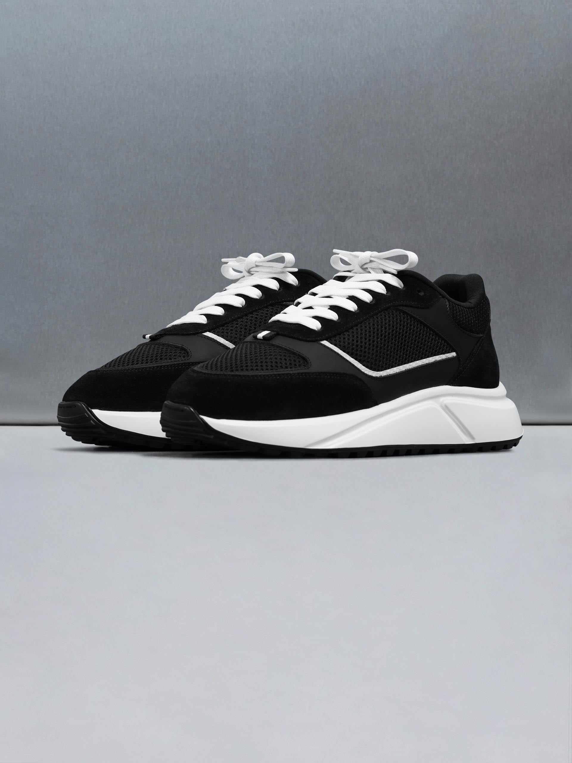 Mens Technical Runner in Black 2.0