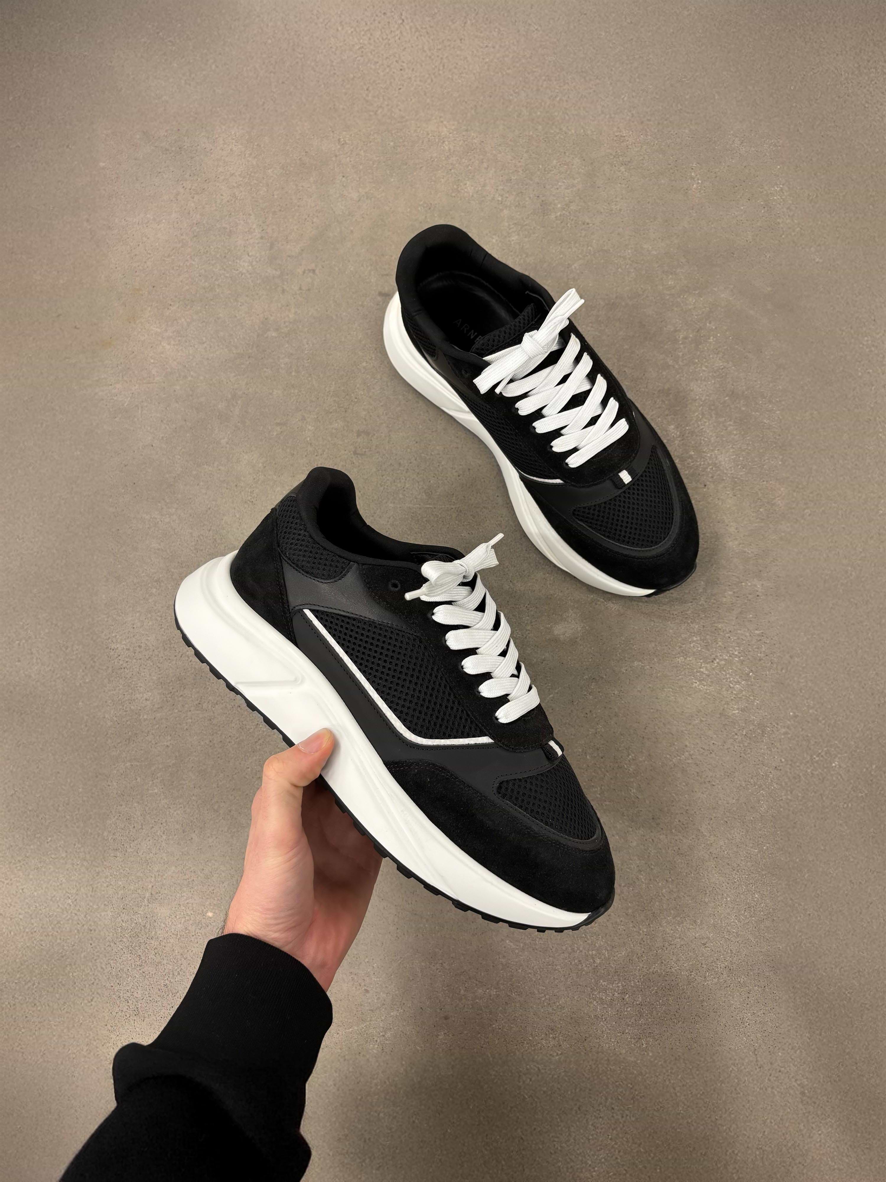 Technical Runner in Black 2.0