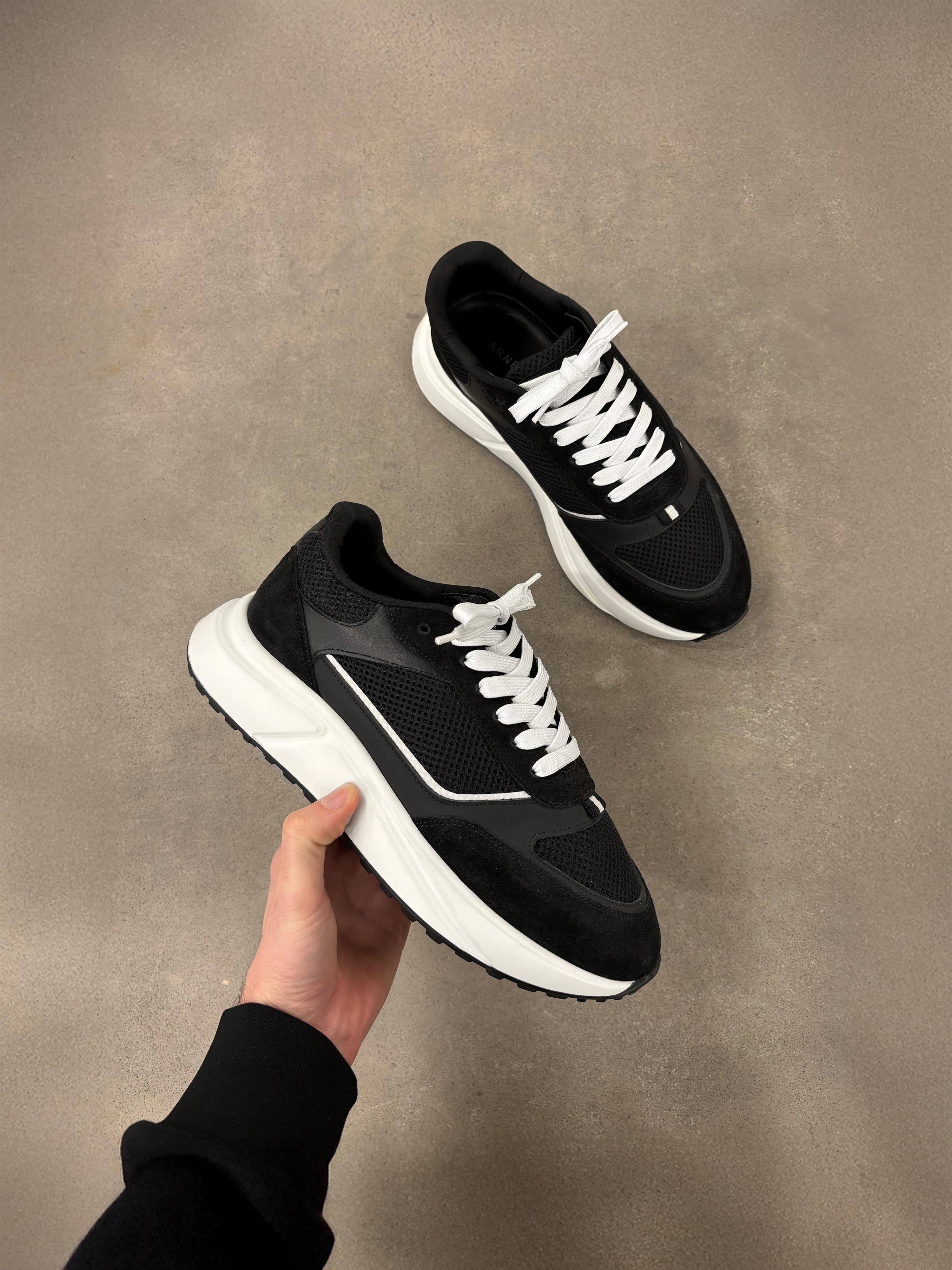 Mens Technical Runner in Black 2.0