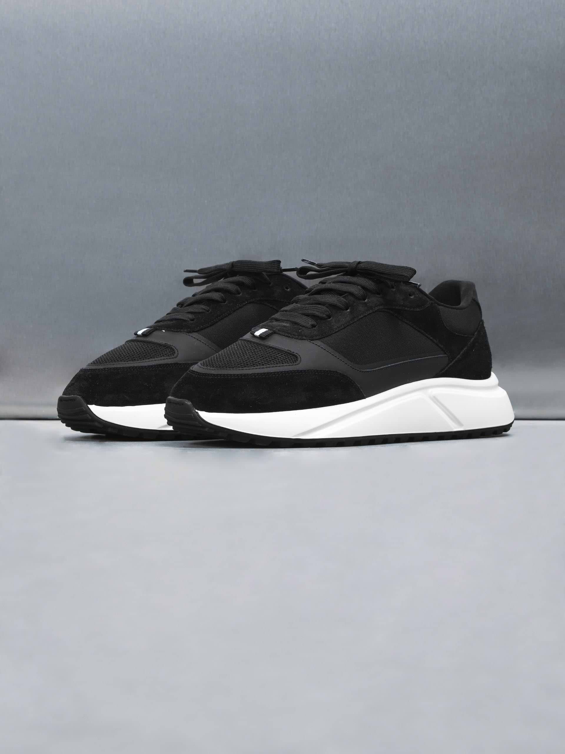 Mens Technical Runner in Black