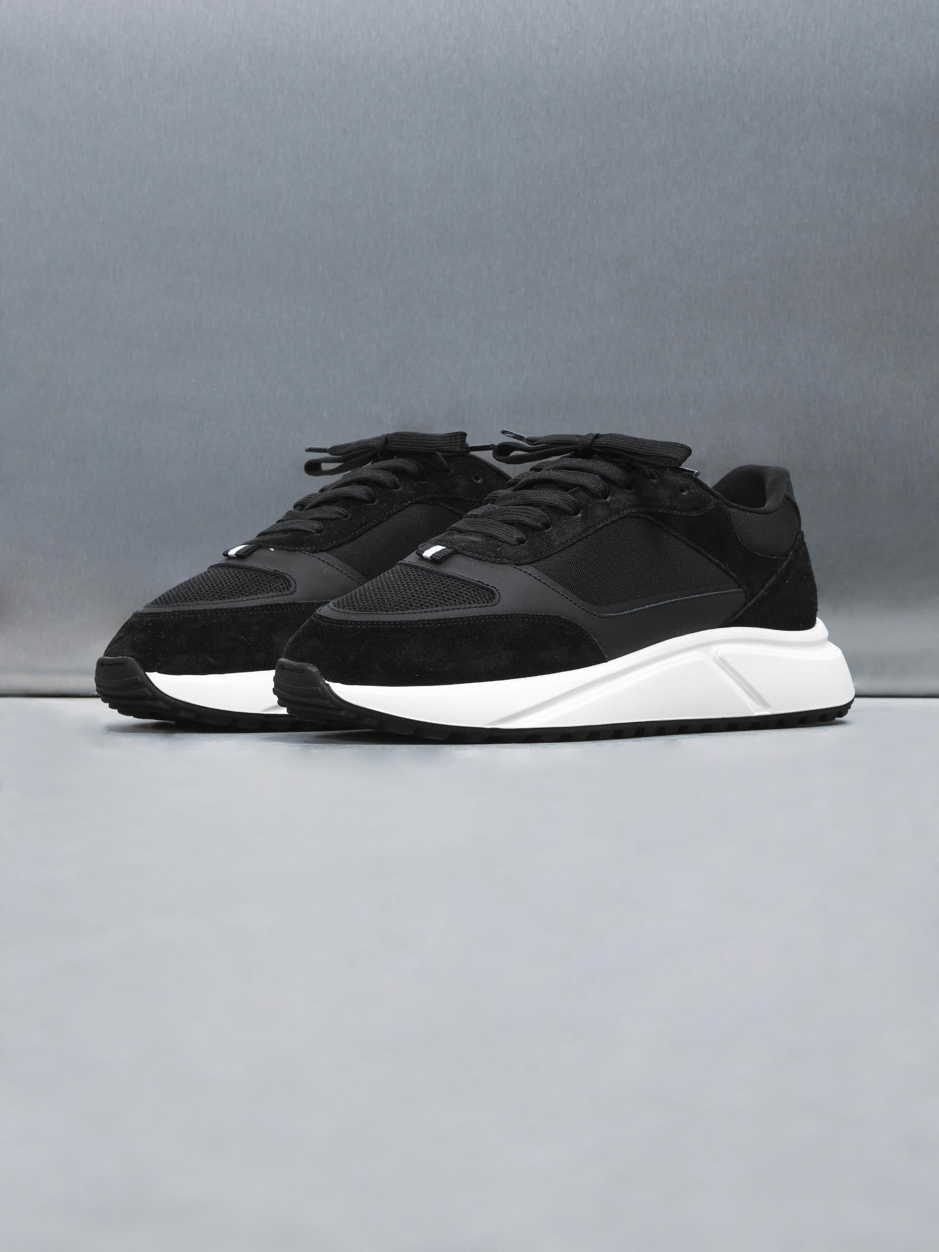 Mens Technical Runner in Black