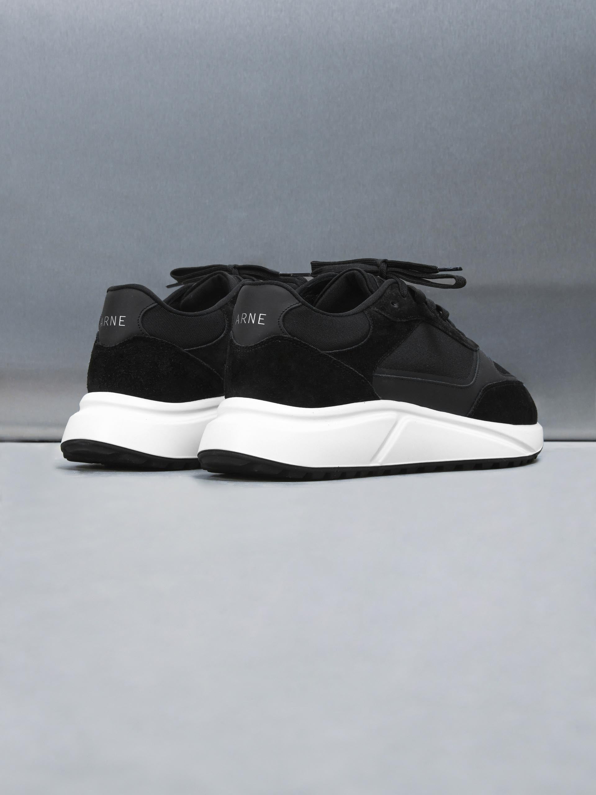 Mens Technical Runner in Black