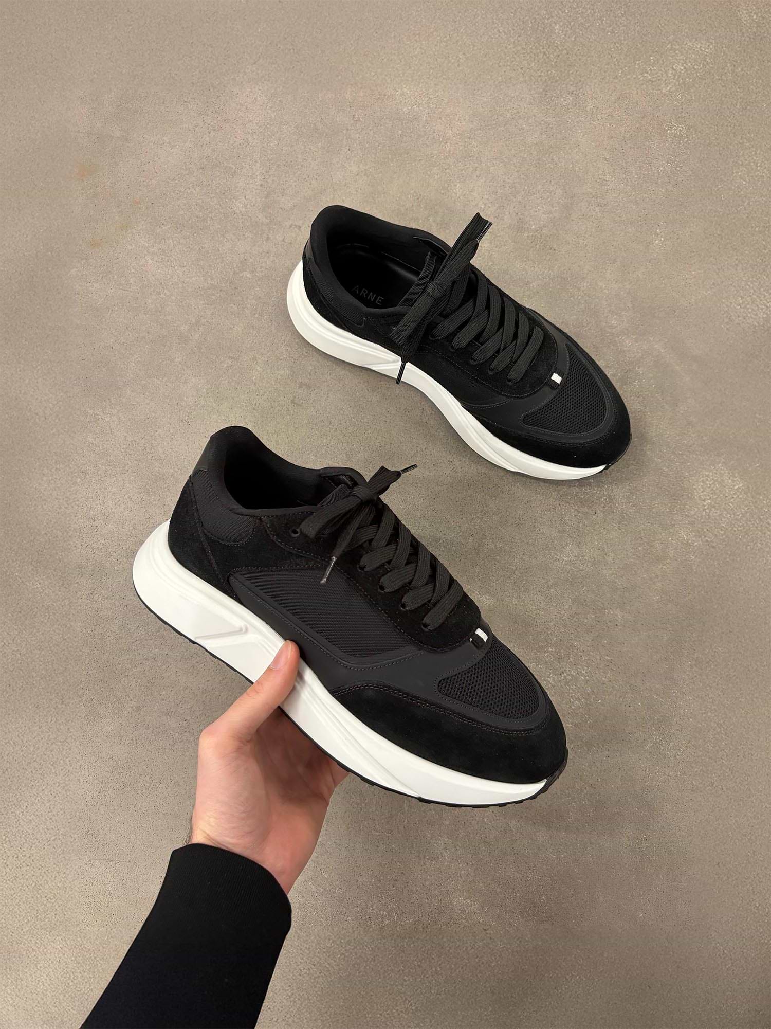 Technical Runner in Black