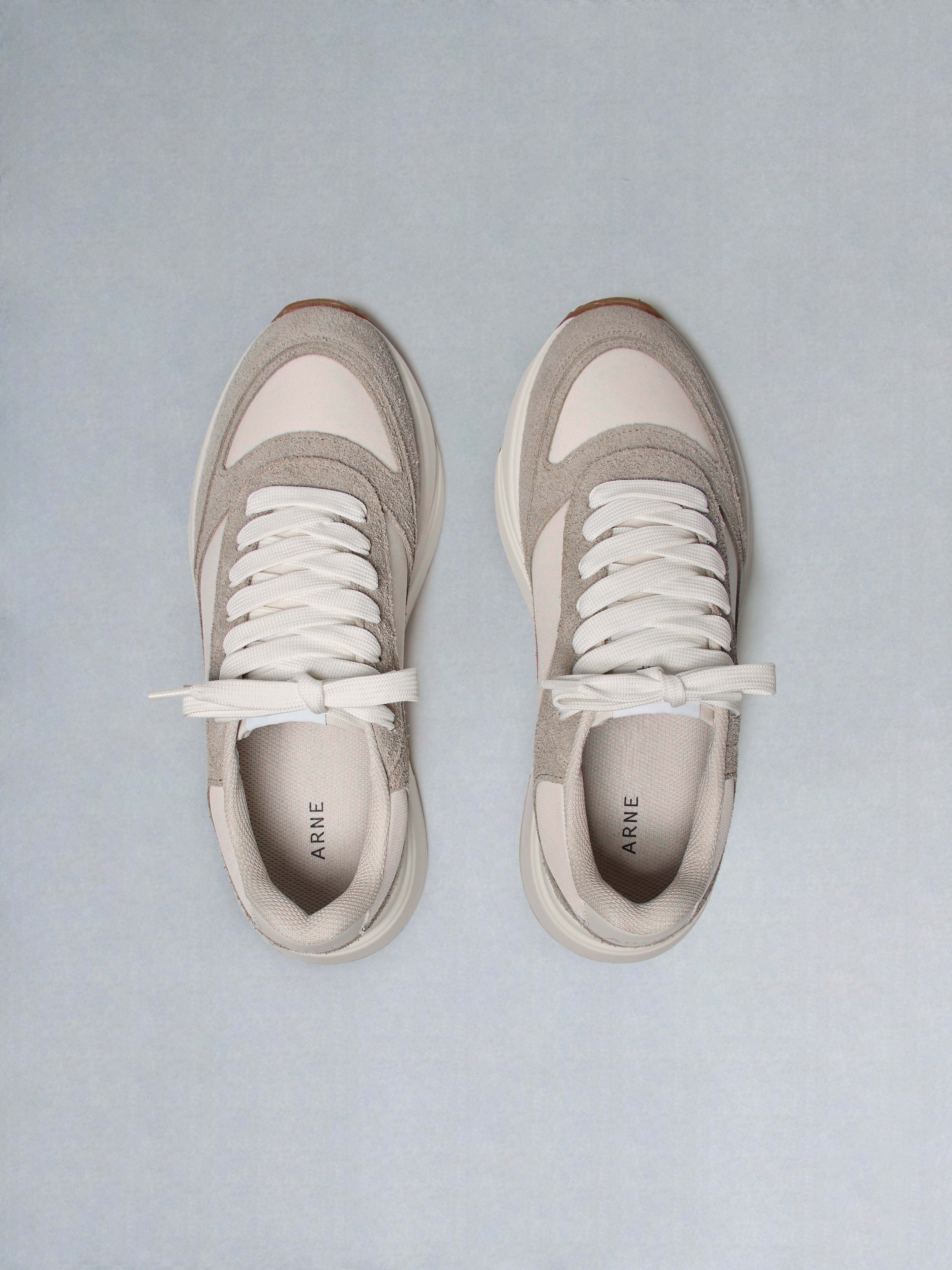 Mens Technical Runner Neo in Beige Off White