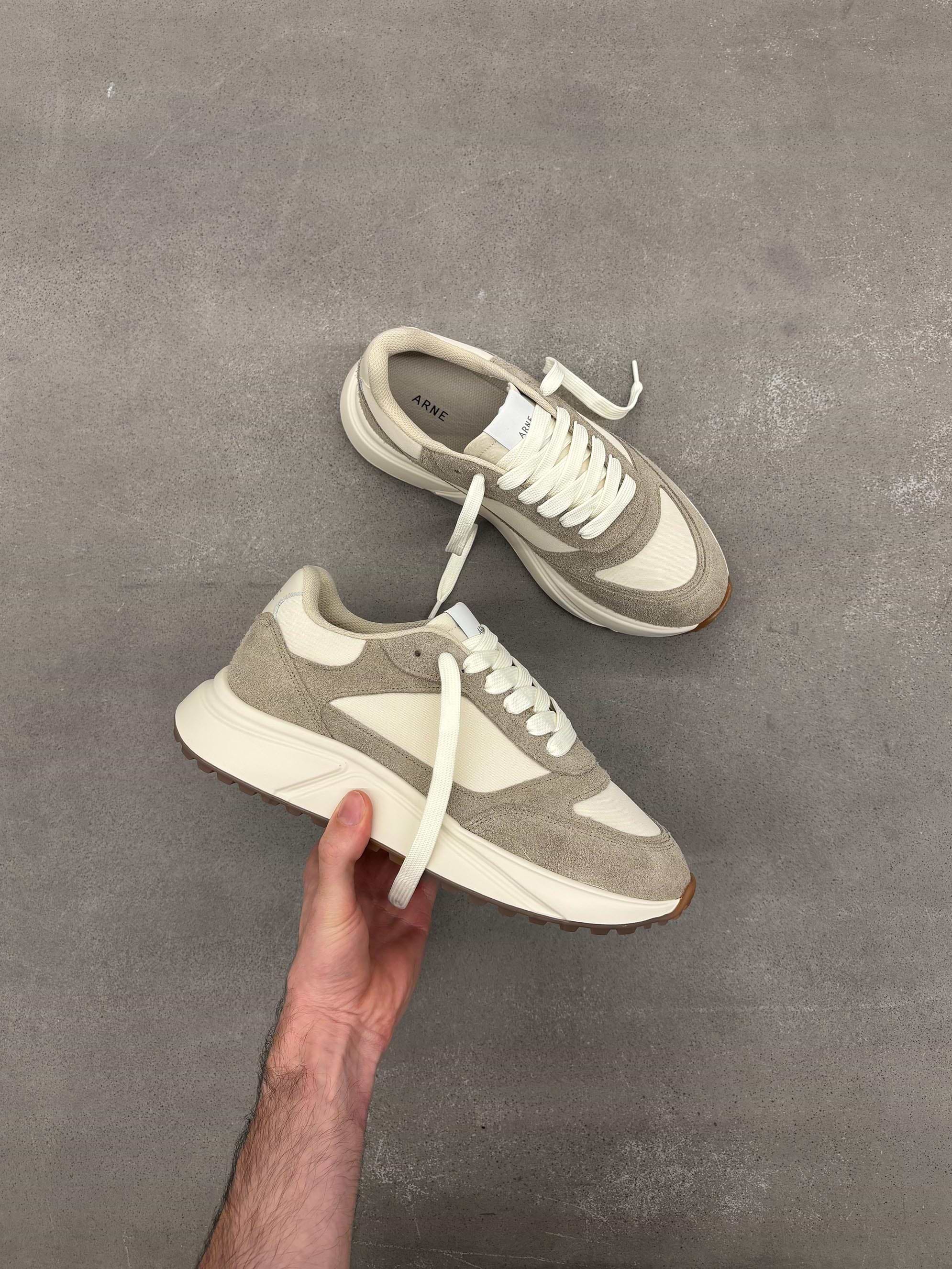 Technical Runner Neo in Beige Off White