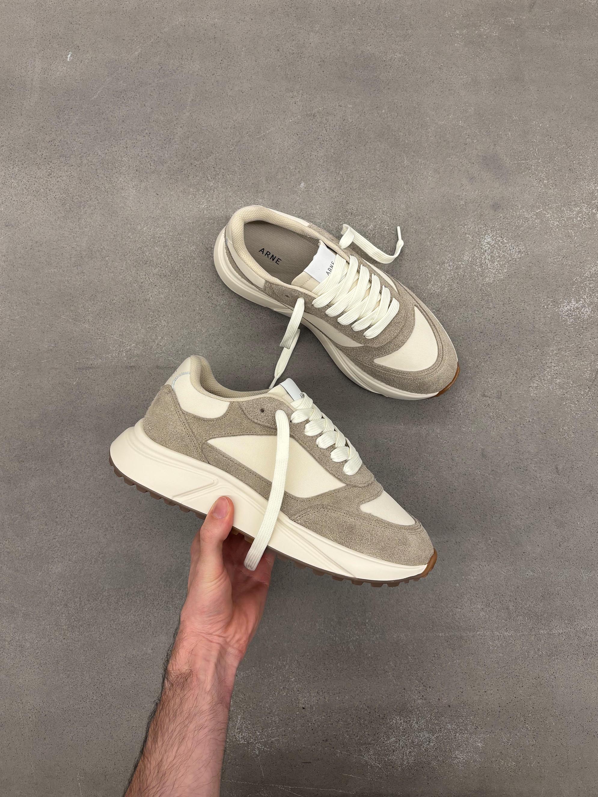 Mens Technical Runner Neo in Beige Off White