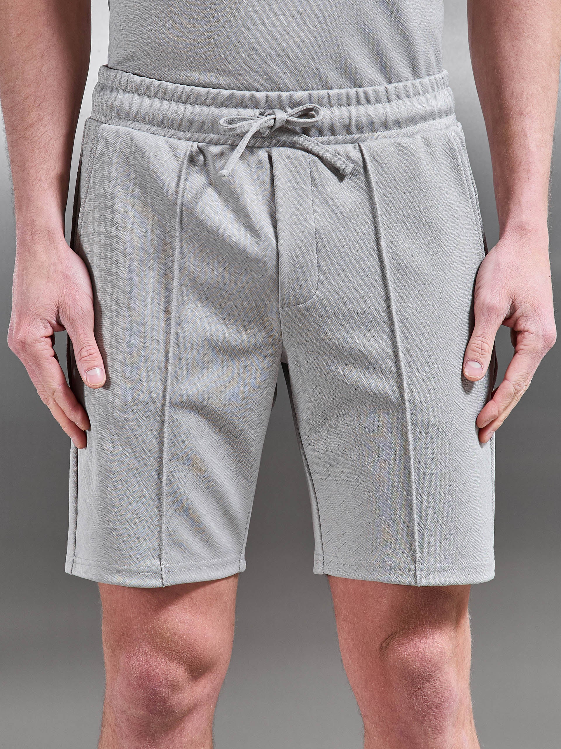 Mens Textured Interlock Short in Stone