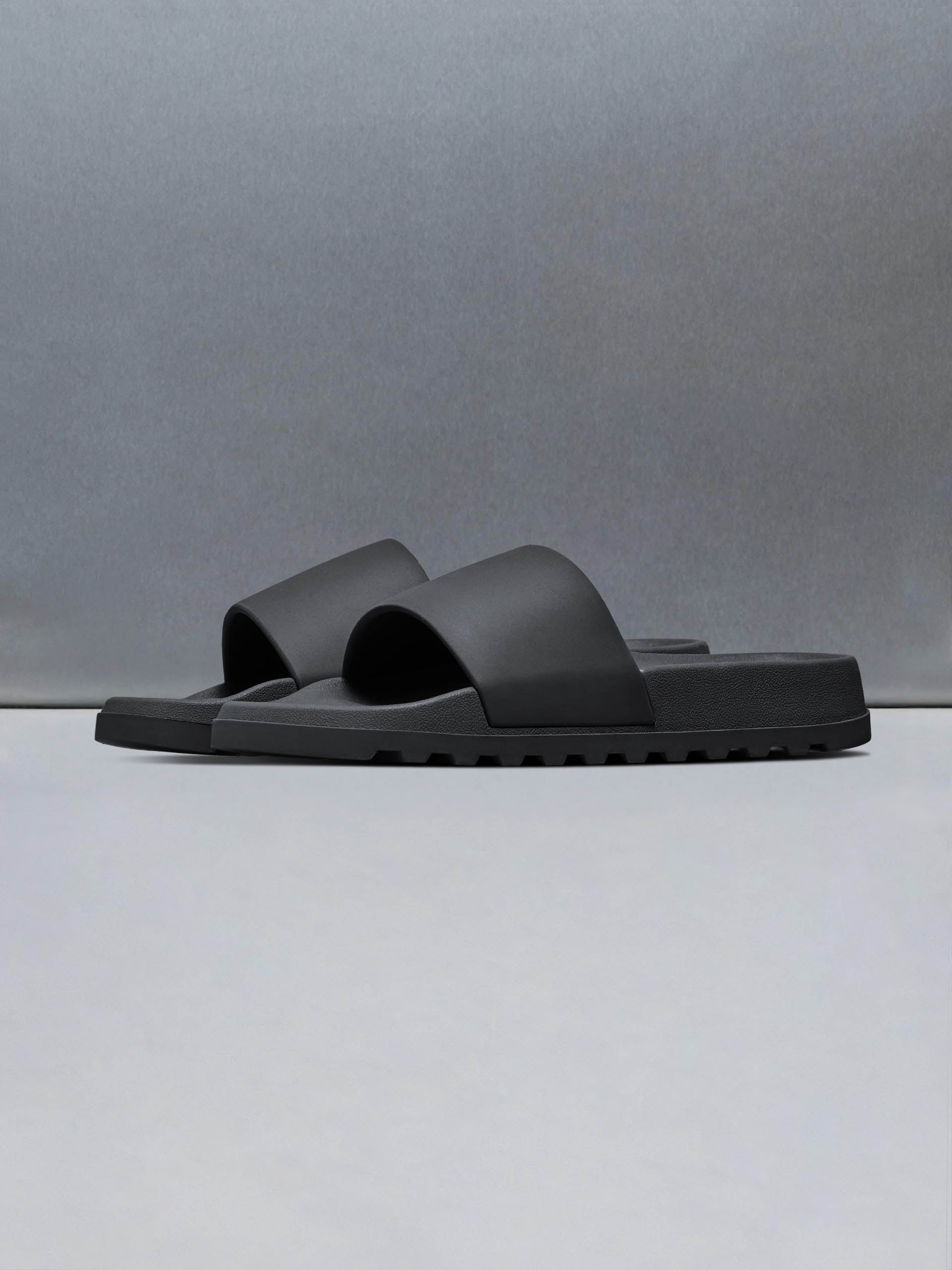 Mens Track Slider in Black