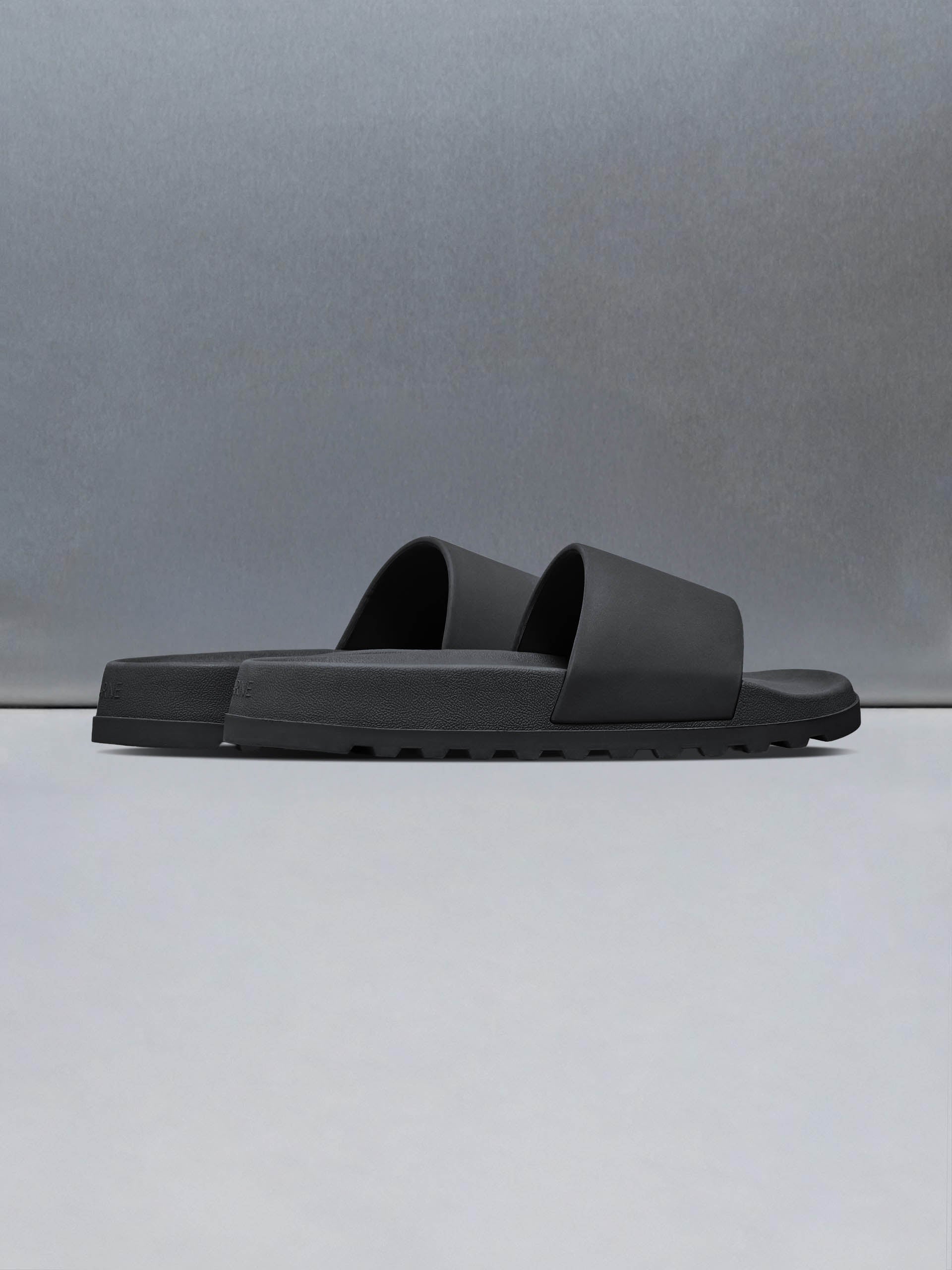 Mens Track Slider in Black
