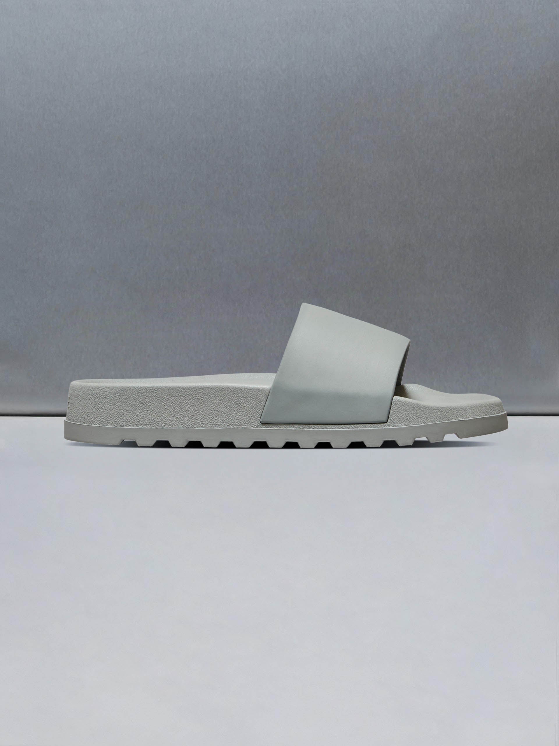 Mens Track Slider in Grey
