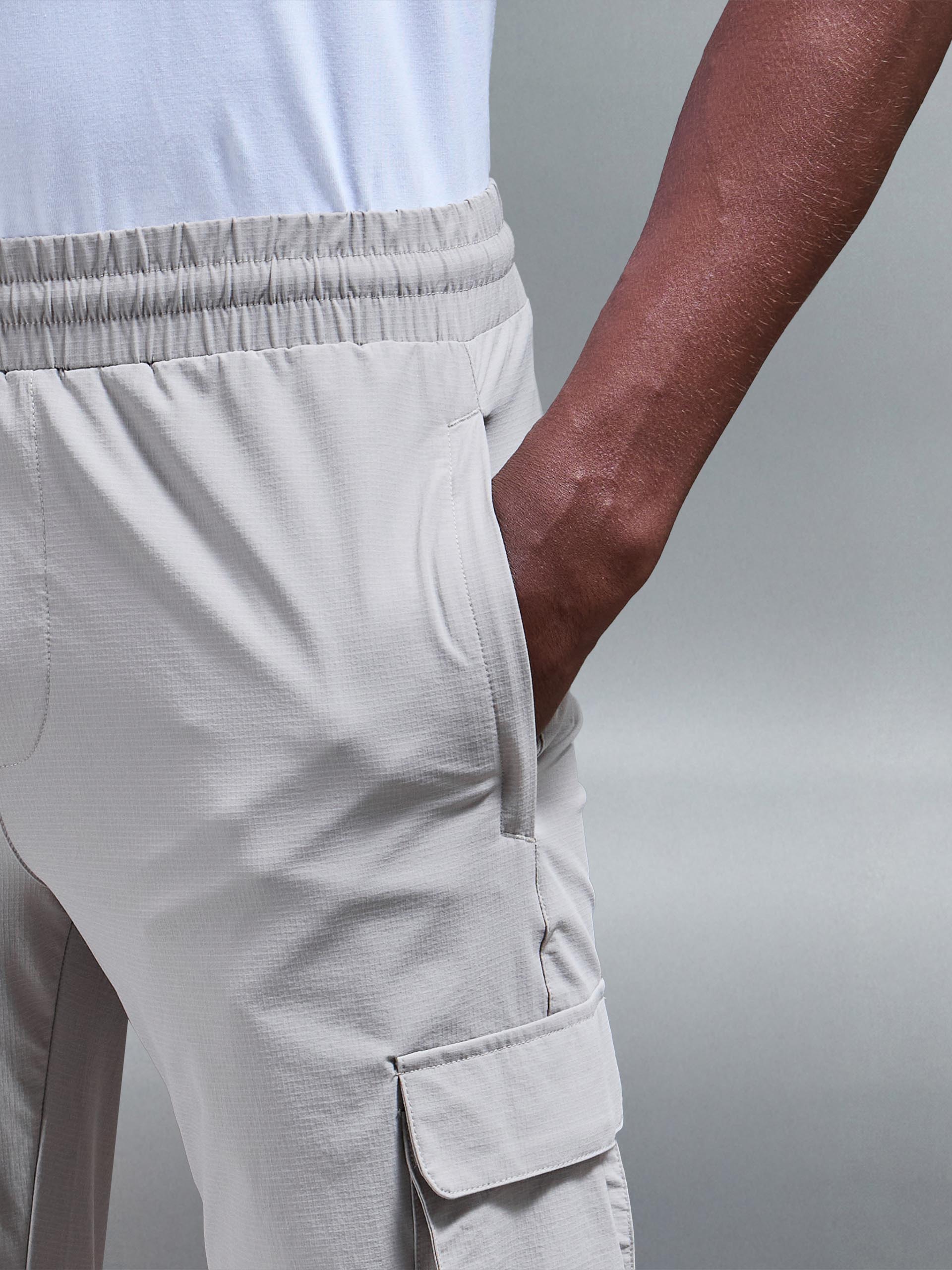 Mens Utility Cargo Pant in Stone