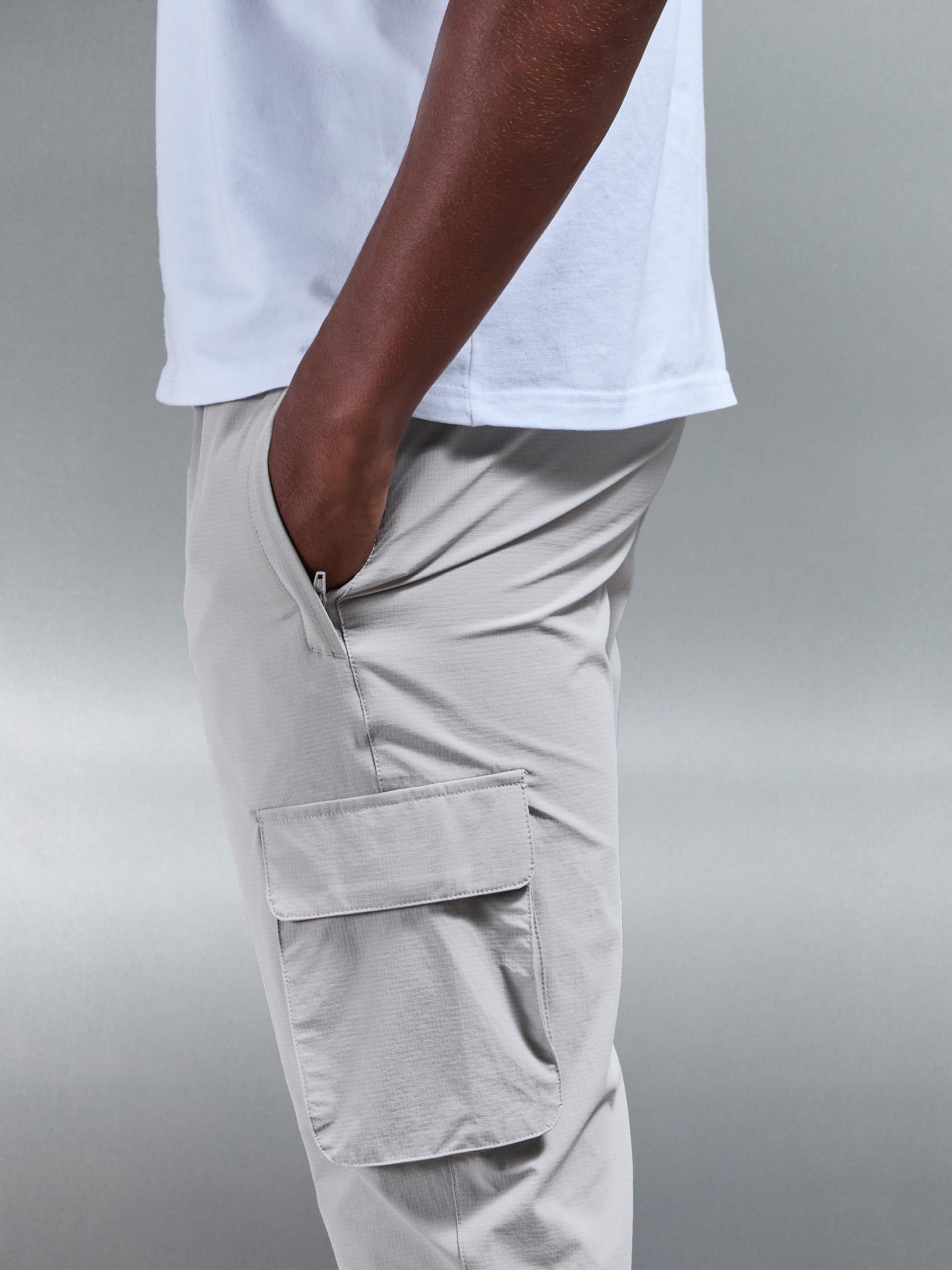 Mens Utility Cargo Pant in Stone