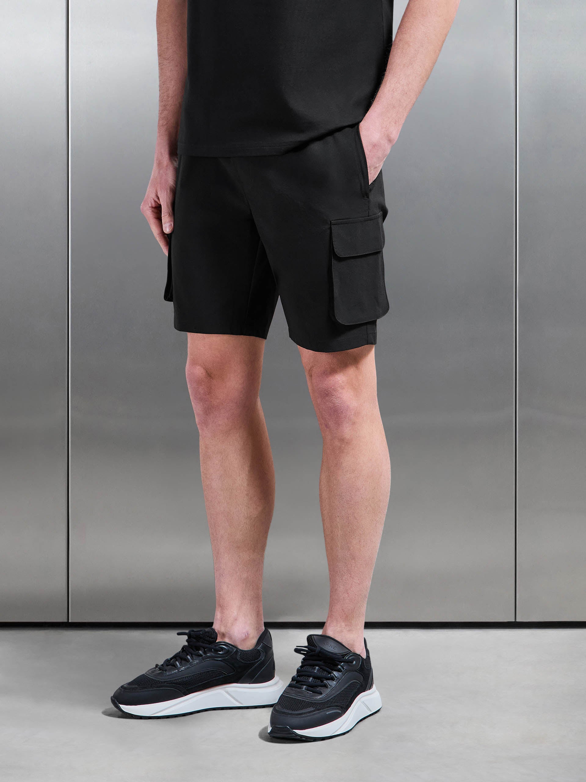 Mens Utility Cargo Short in Black